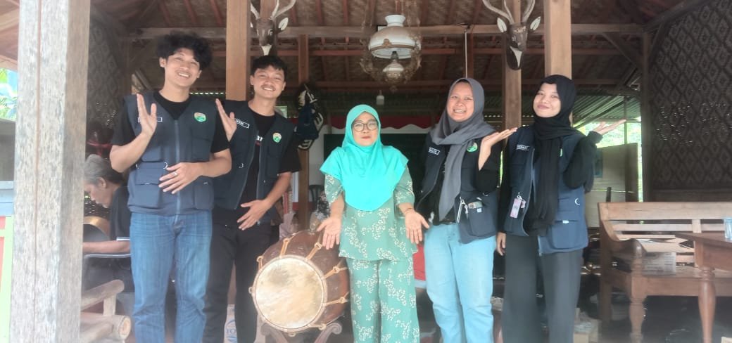 Kunjungan sanggar budaya Somakaton