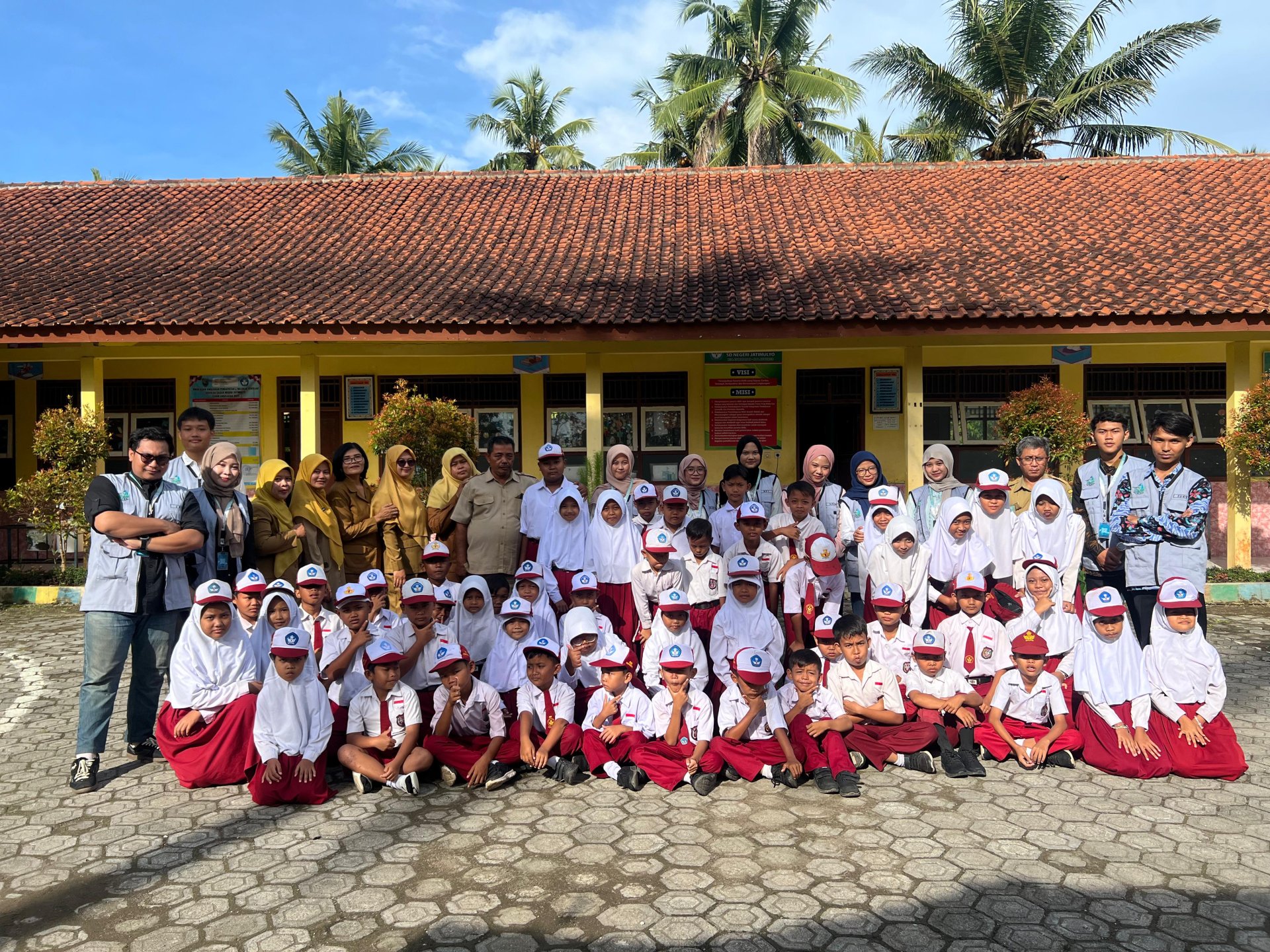 Upacara bersama SD jatimulyo