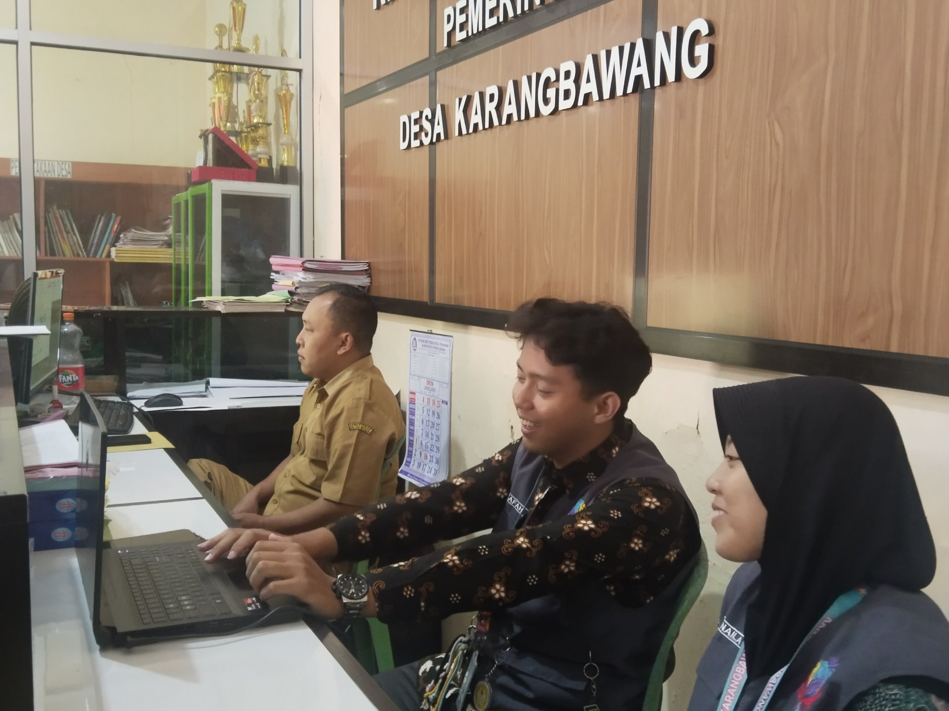 PIKET PELAYANAN KANTOR DESA KARANGBAWANG