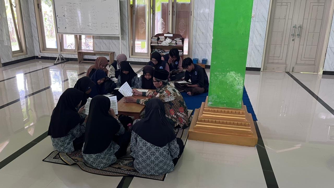 Bid. Pendidikan - Mendampingi Pengajian di Masjid Baitul Huda