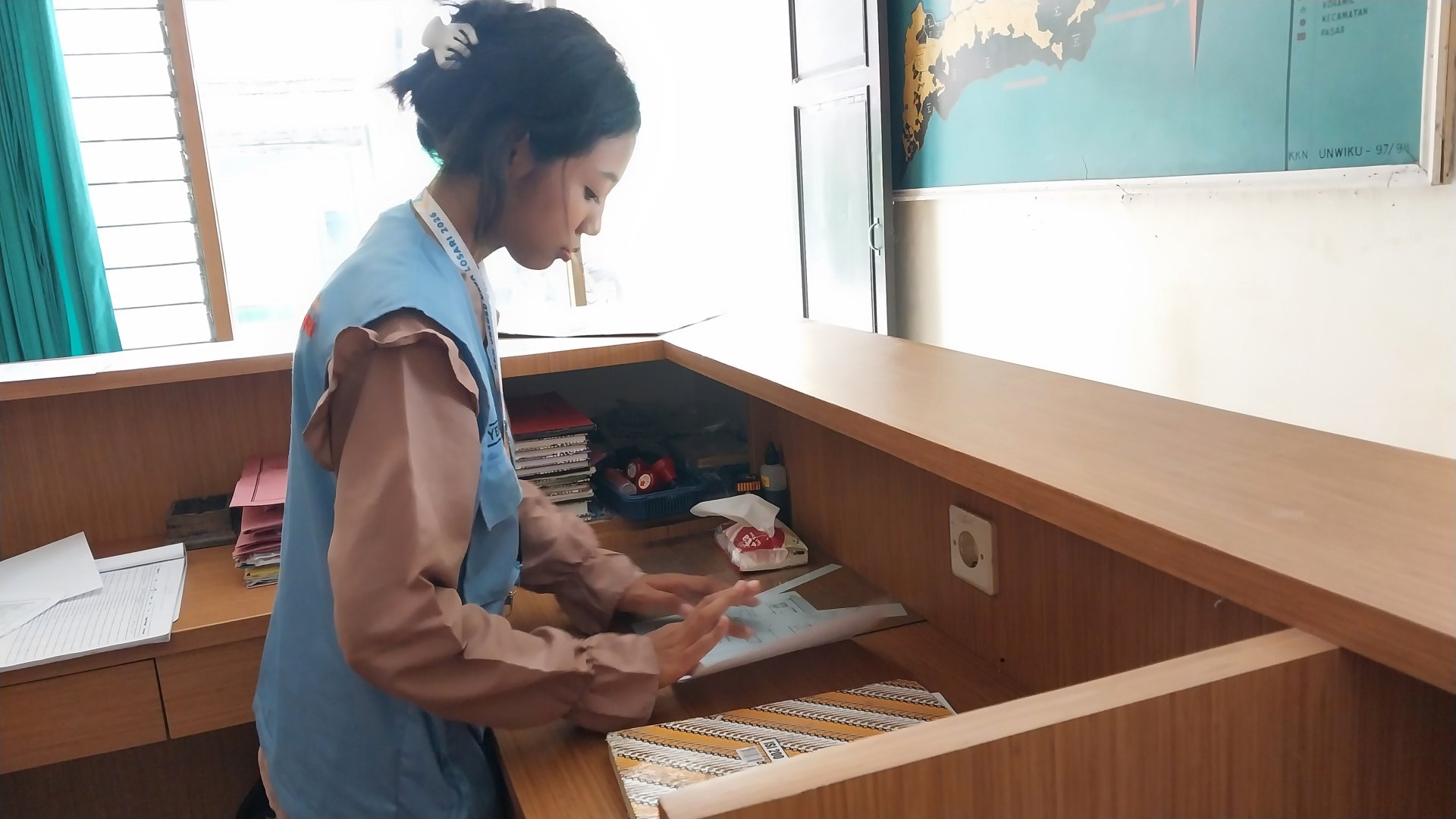 Membantu pelayanan desa di balai desa Losari