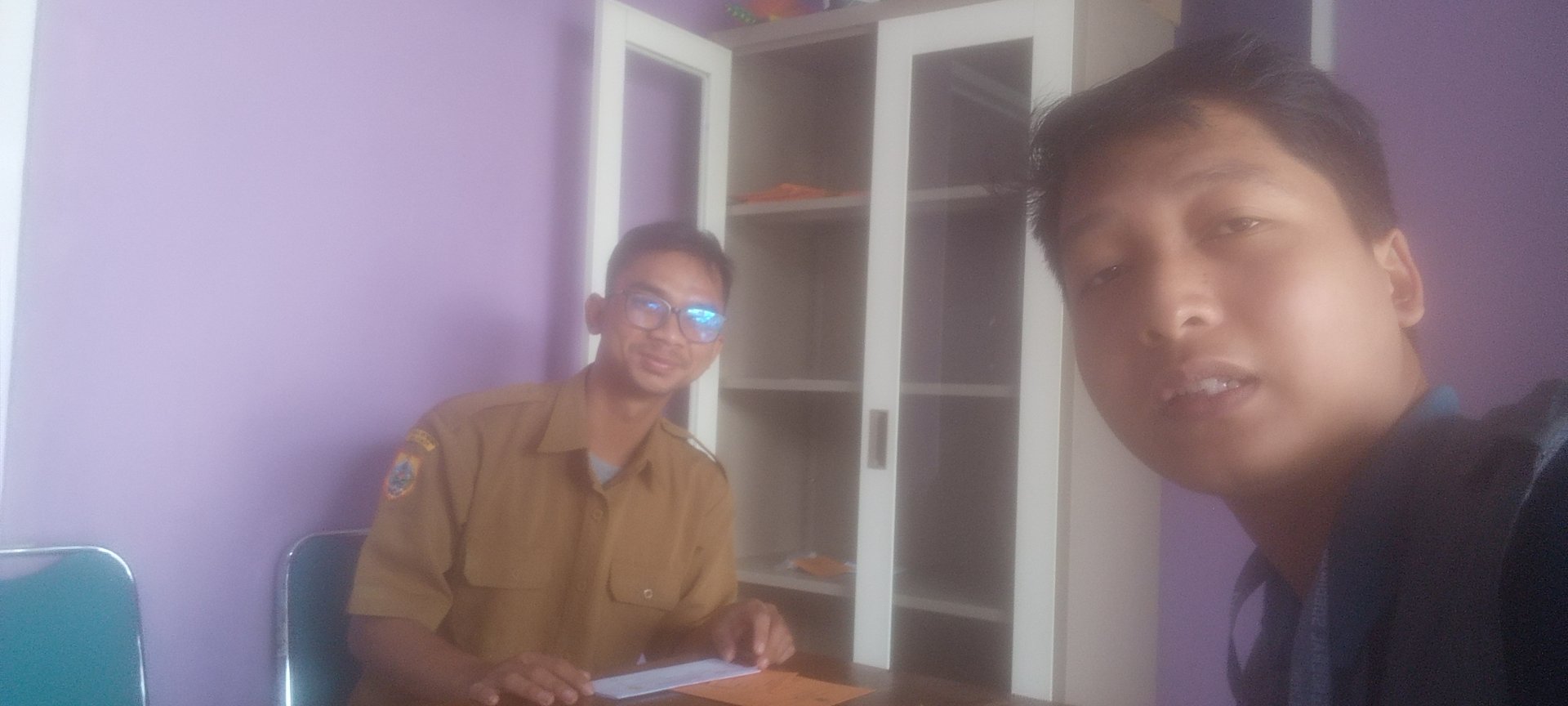 memberikan undangan untuk acara penyuluhan peternakan