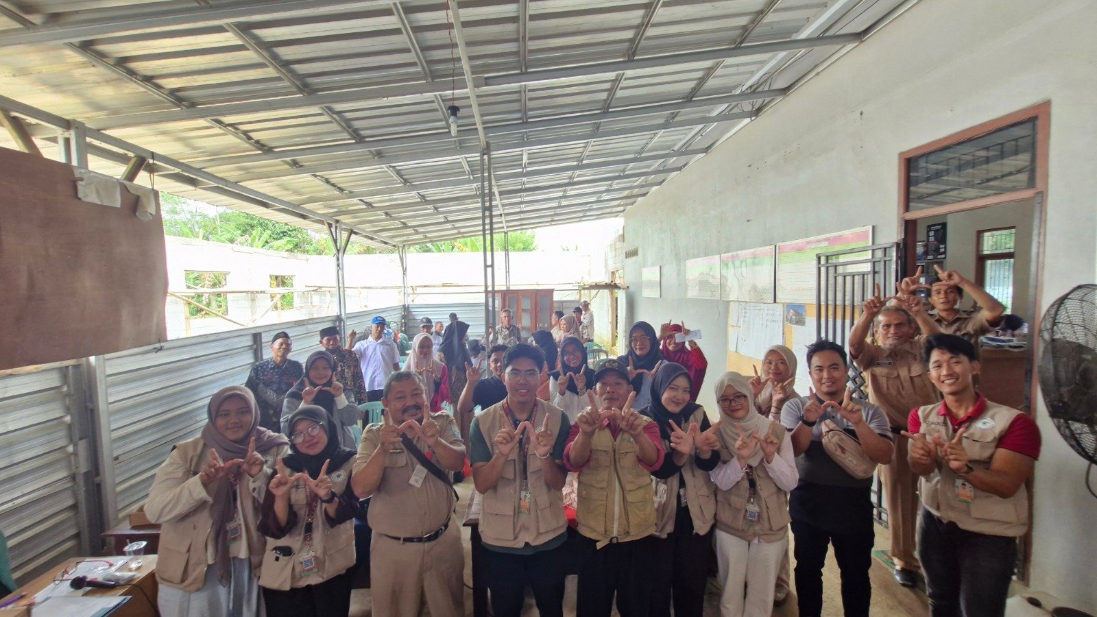 Menghadiri Musyawarah Pembahasan dan Penetapan Lokasi Pembangunan Gedung Koperasi Desa Merah Putih (KDMP)