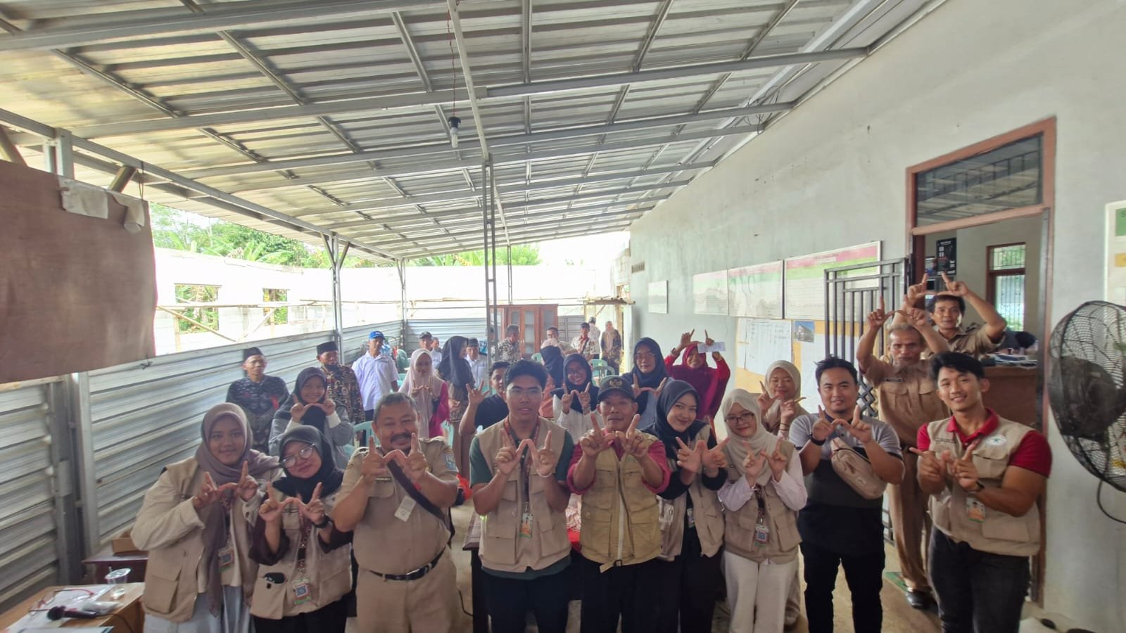 Menghadiri Musyawarah Pembahasan dan Penetapan Lokasi Pembangunan Gedung Koperasi Desa Merah Putih (KDMP)