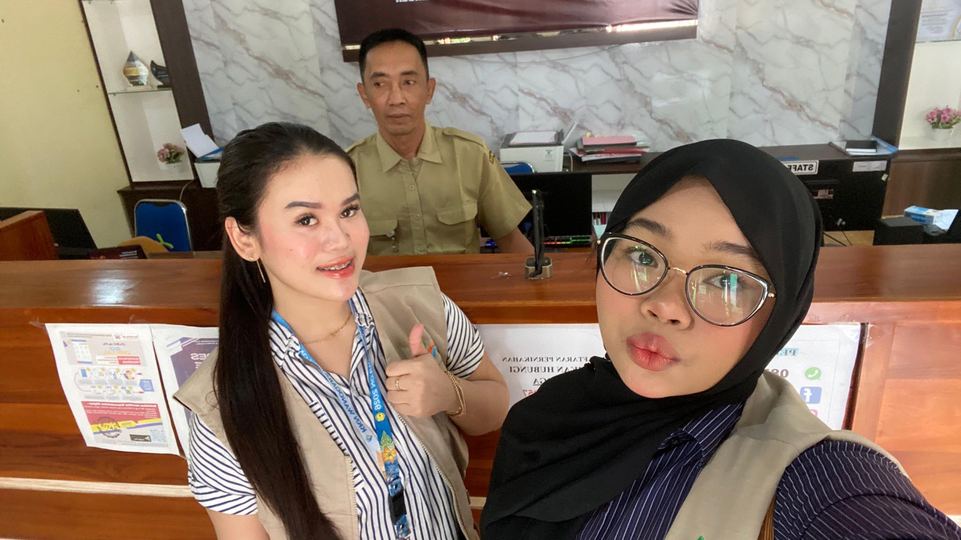 Membantu staff desa Wanogara Kulon