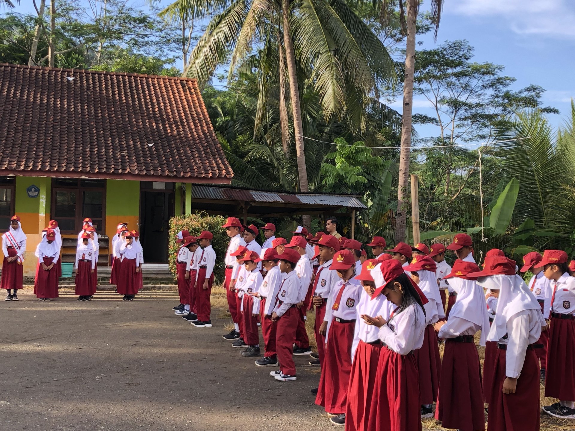 Upacara Bendera di SD Negeri 2 Karanganyar
