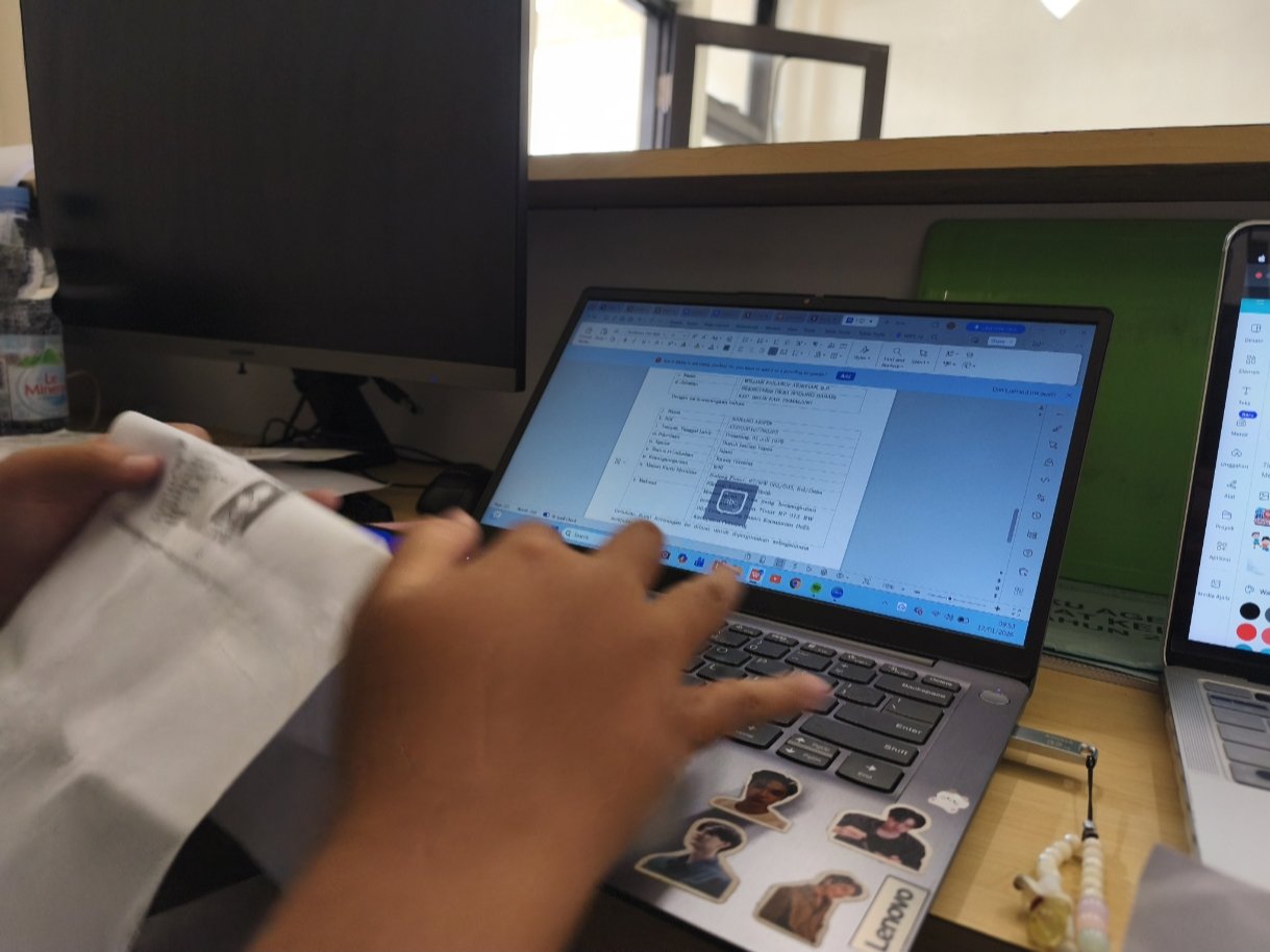 Membantu Pelayanan di Balai Desa