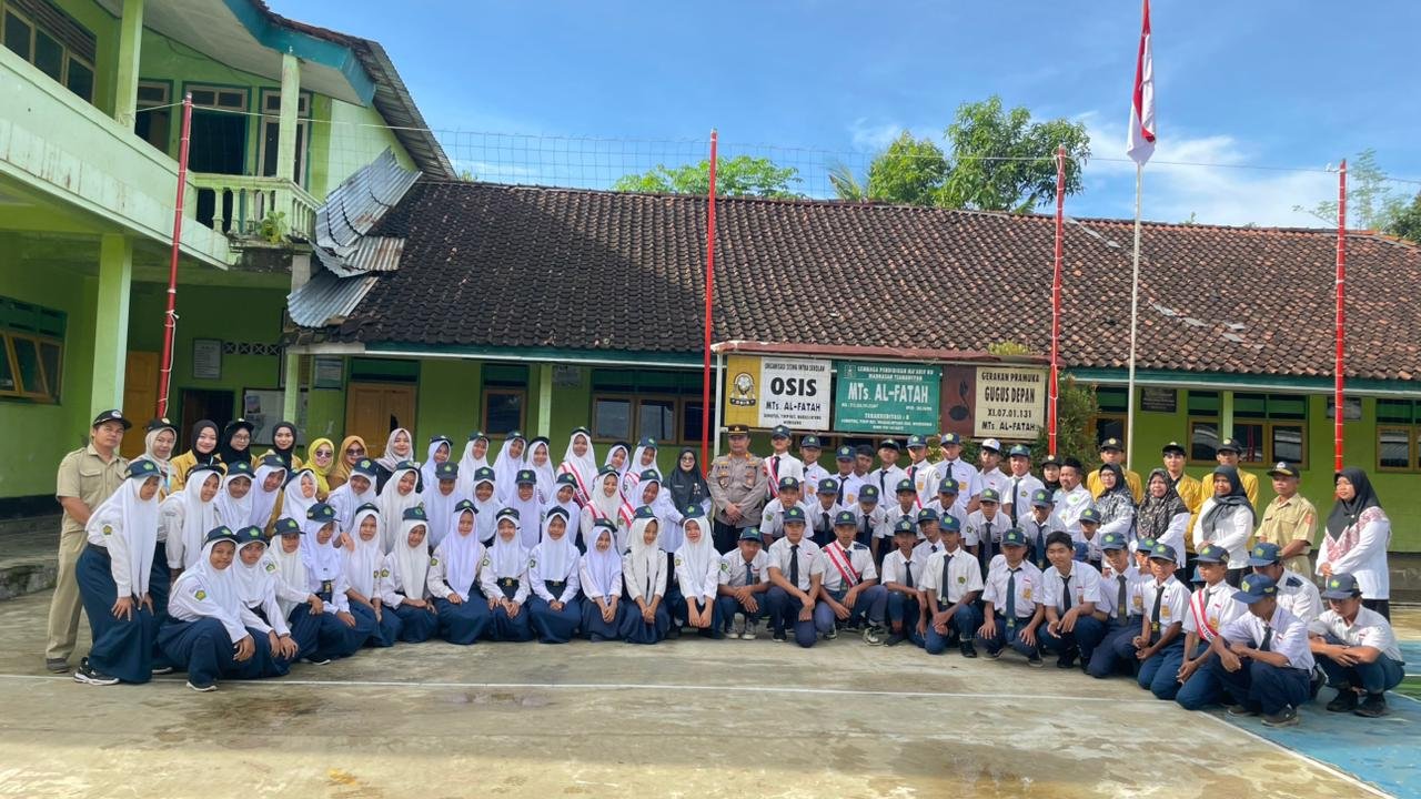 Upacara Memperingati Hari Sekolah Ramah Anak