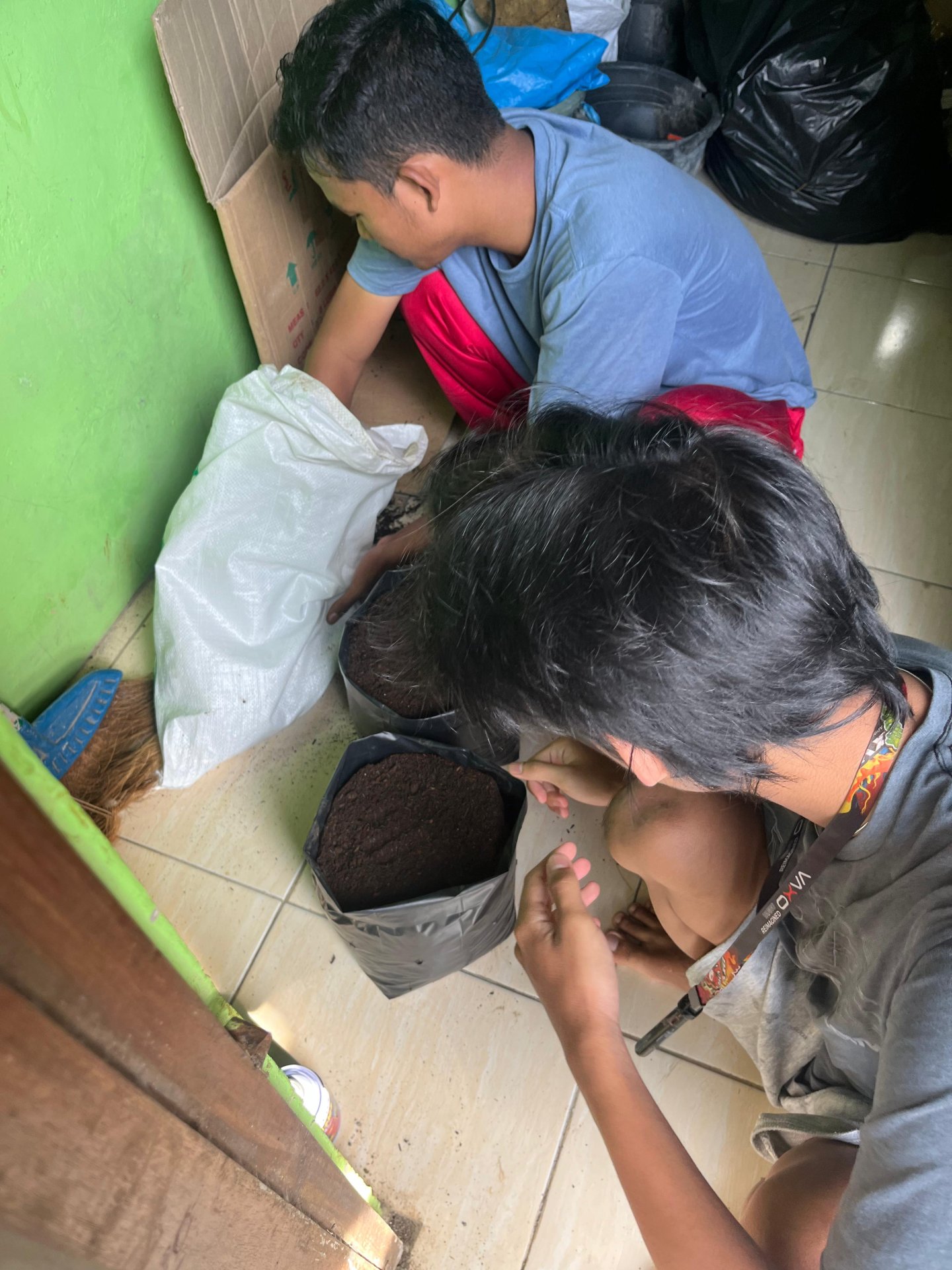 KKN Desa Bendungan Lingkungan dan pemaparan solusi limbah popok