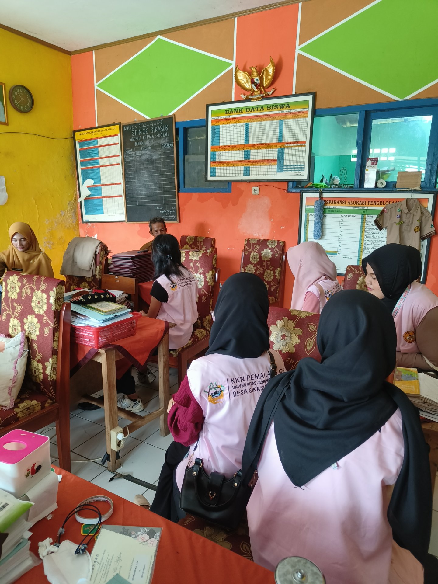 Koordinasi dengan bapak ibu guru SD 06 Sikasur terkait proker Bimbel