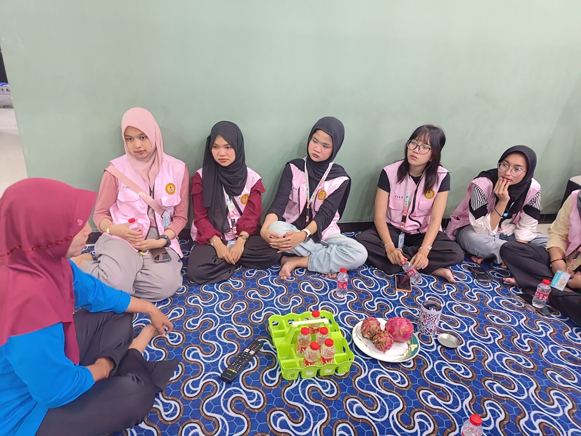 Kunjungan dan silaturahmi ke ketua Fatayat Desa Sikasur