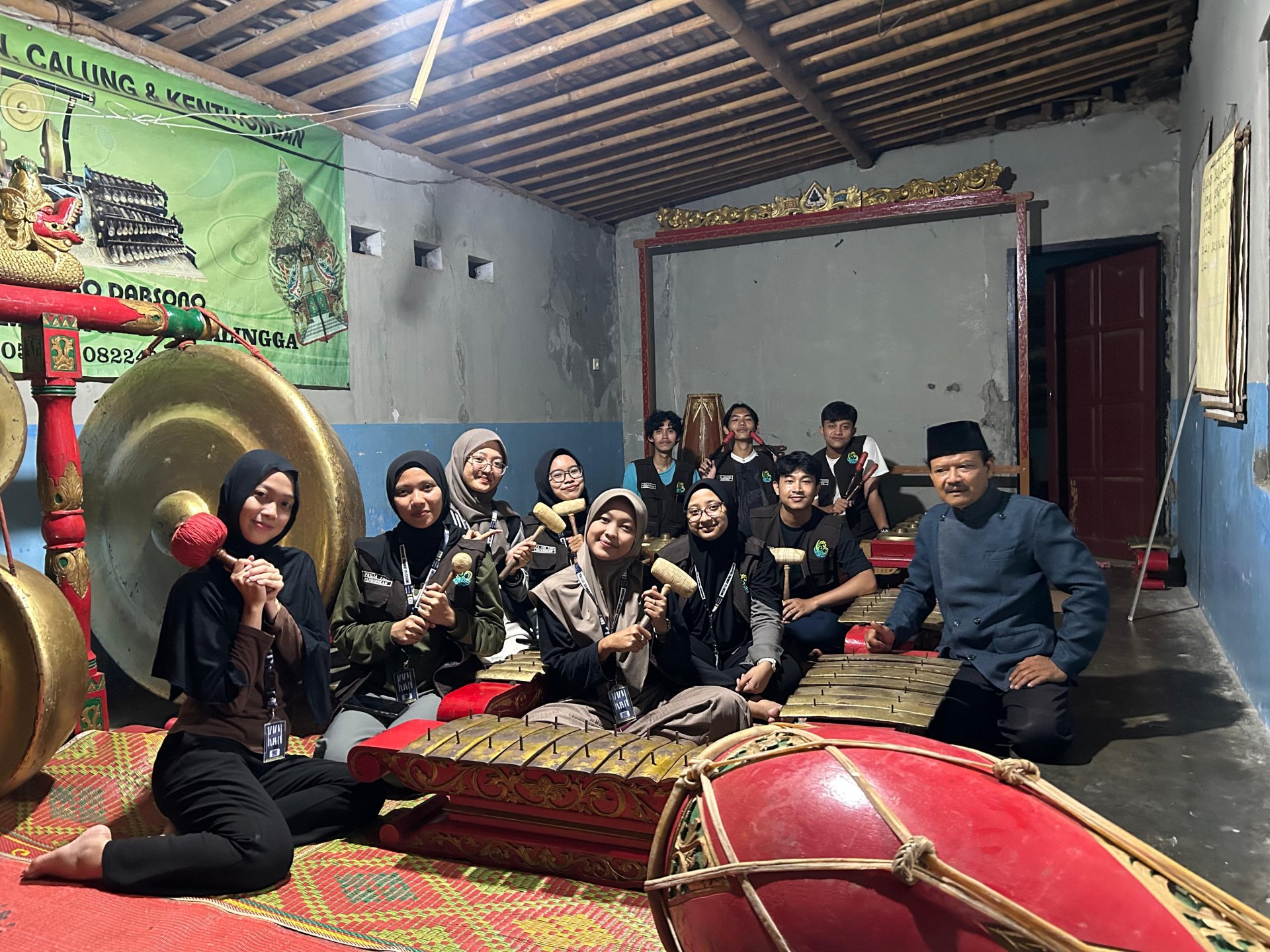 Latihan Karawitan Bersama Dalang Ki Sumitro