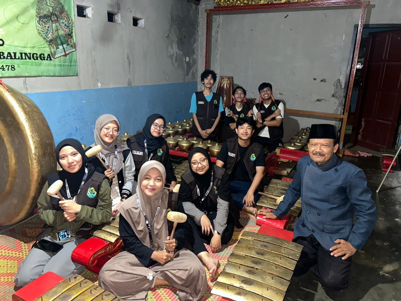 Latihan Karawitan bersama Ki Dalang Sumitro