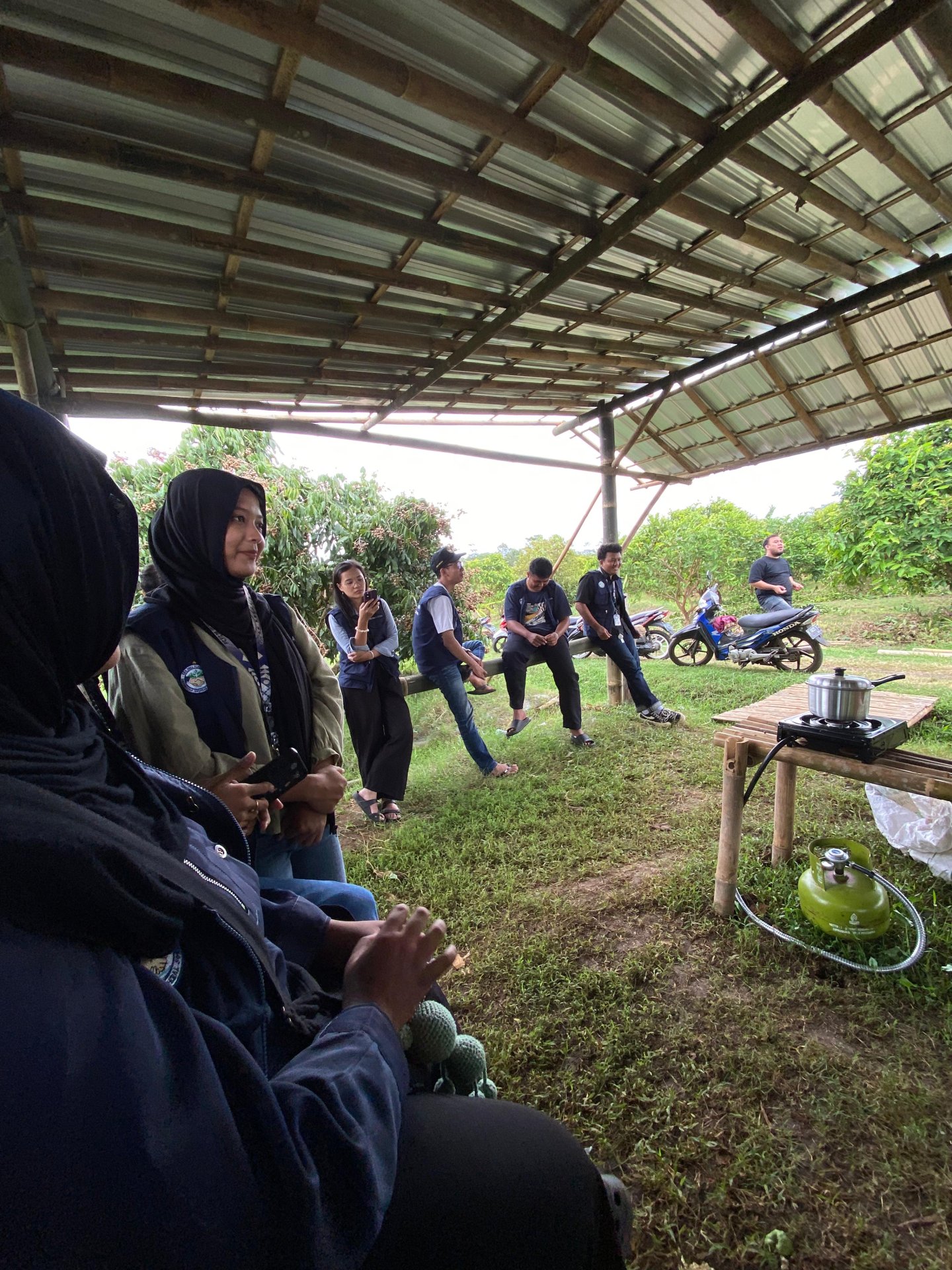 KKN HARI KE-6: Imunisasi Balita, Koordinasi BUMDes dan Kunjungan UMKM bersama KDMP Desa Plana