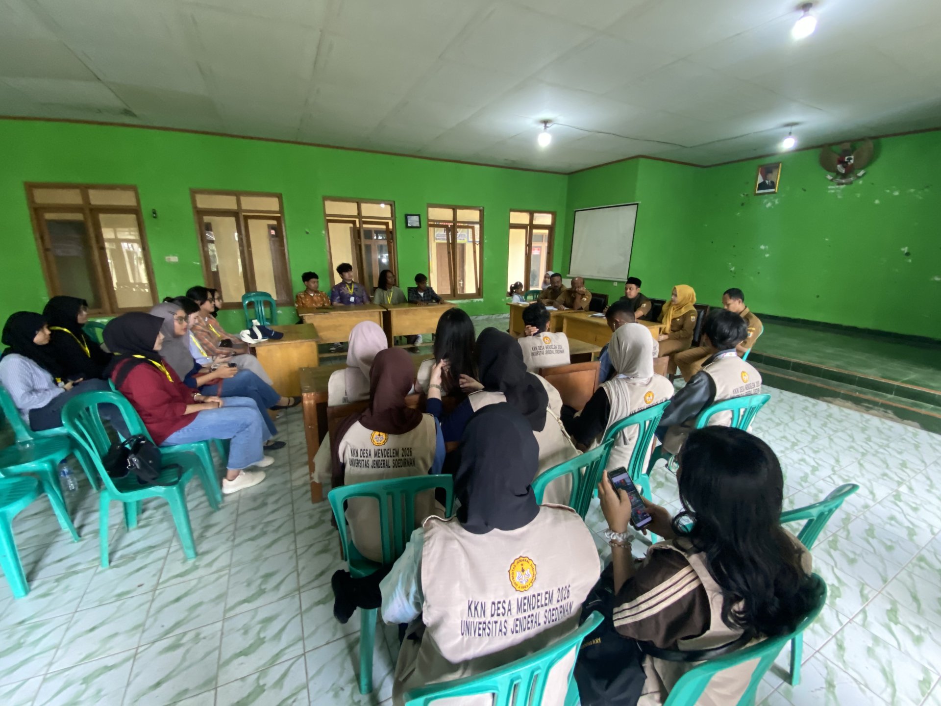 Melakukan apel pagi dengan pemerintah desa dan menyiapkan proker proker