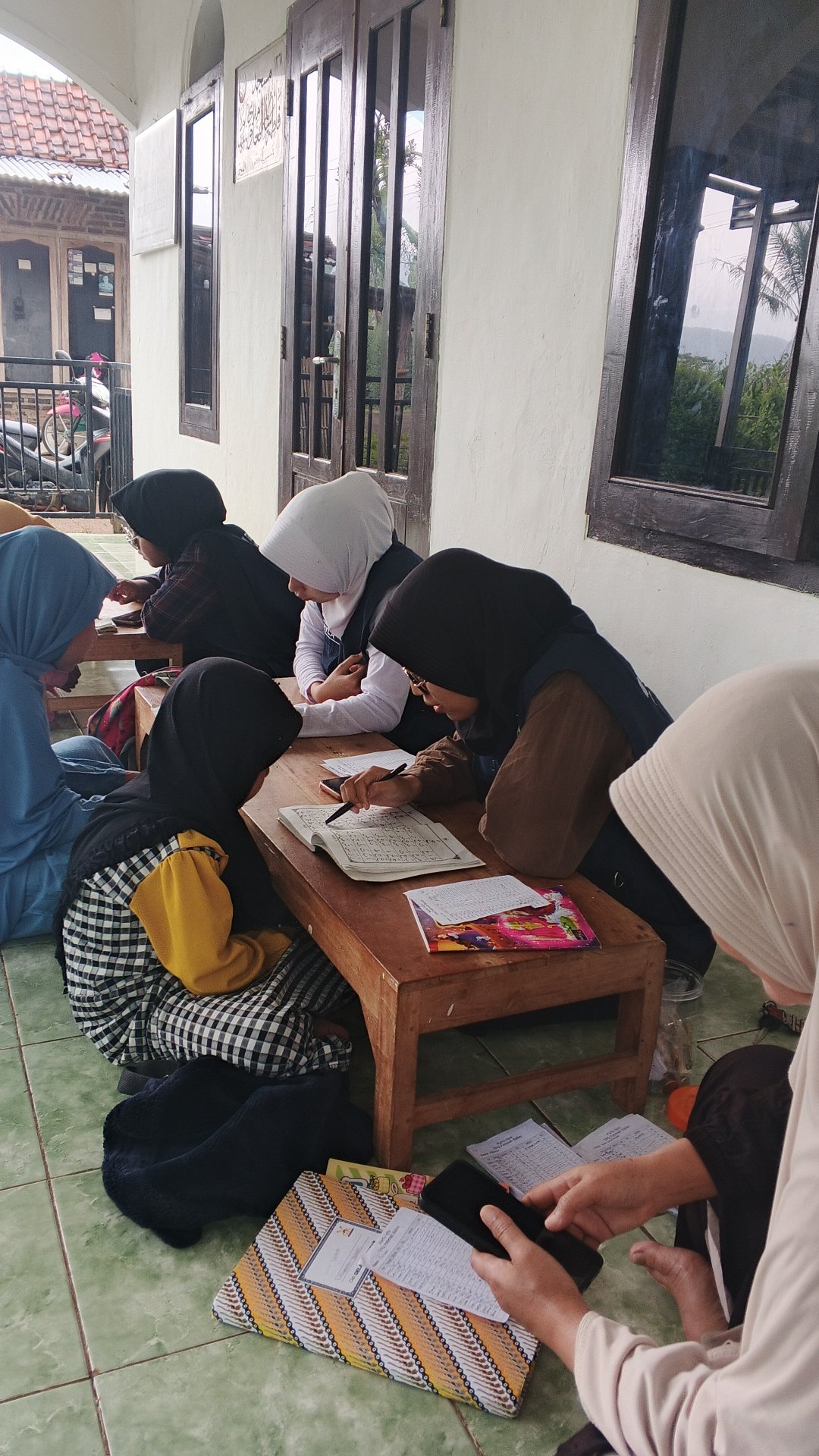 Kegiatan Pengajaran Keagamaan di TPQ Fatimah Salim