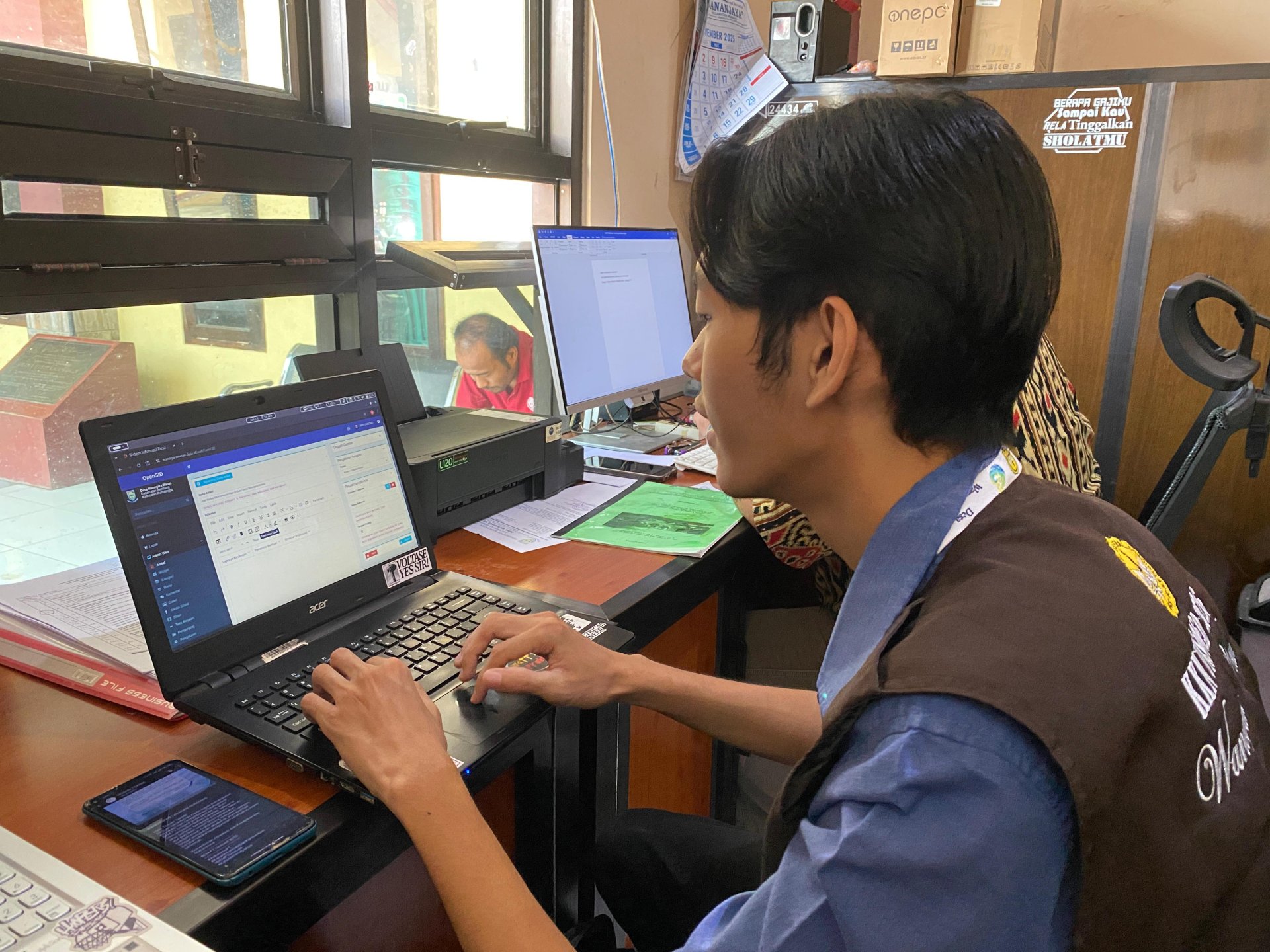 Piket di Balai Desa Wanogara Wetan