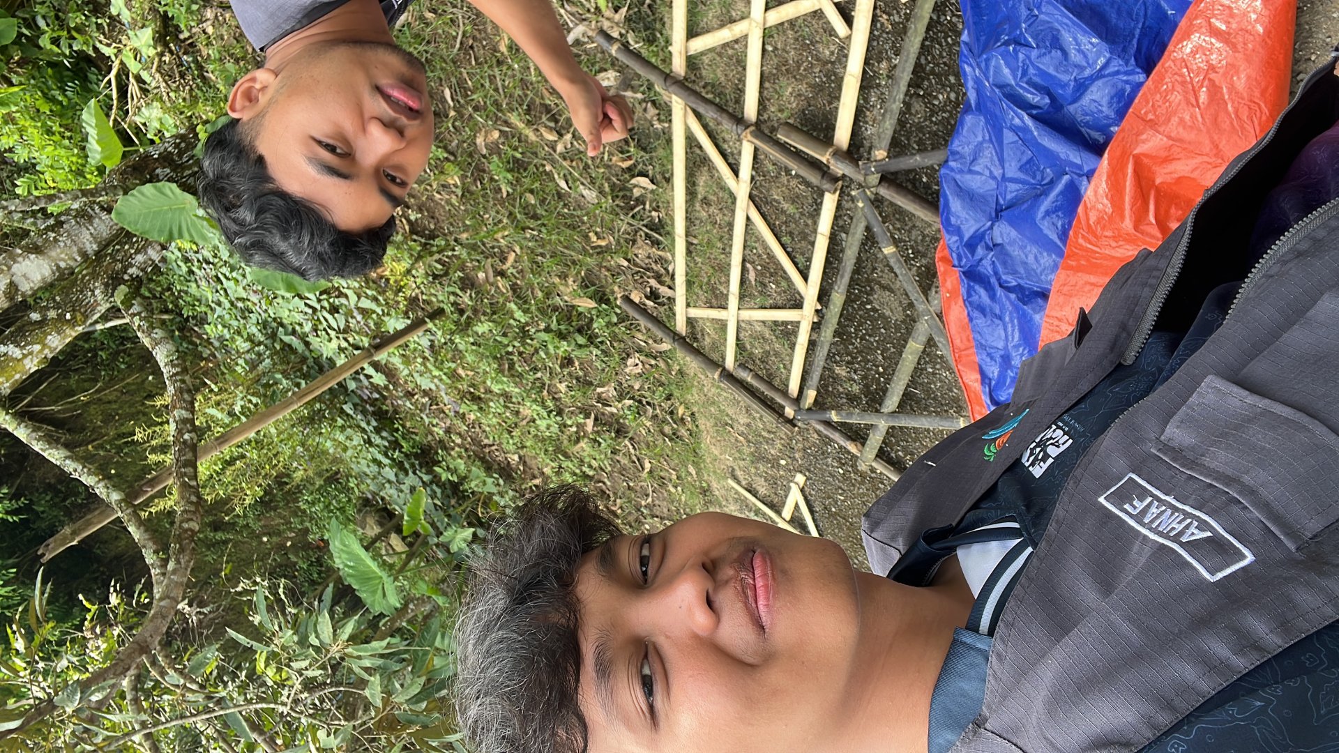 Melanjutkan membuat kandang maggot