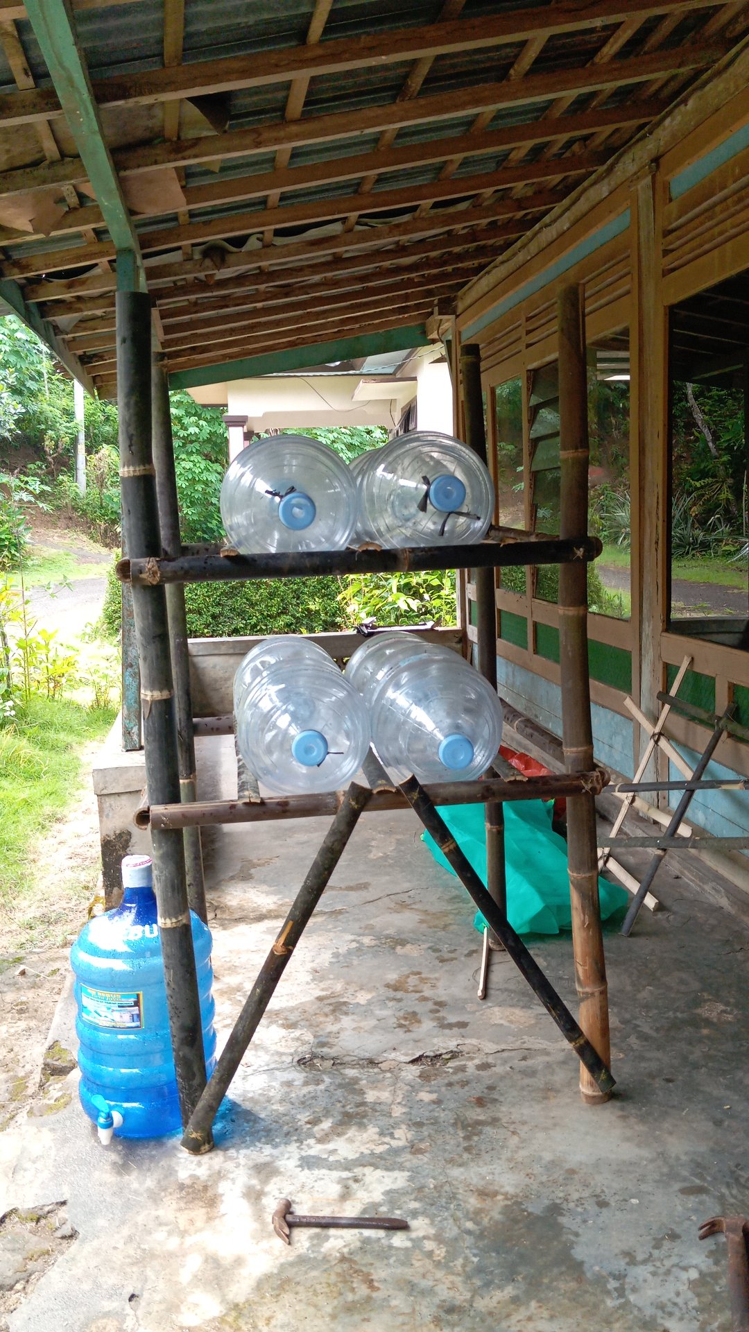 Pembuatan kandang maggot