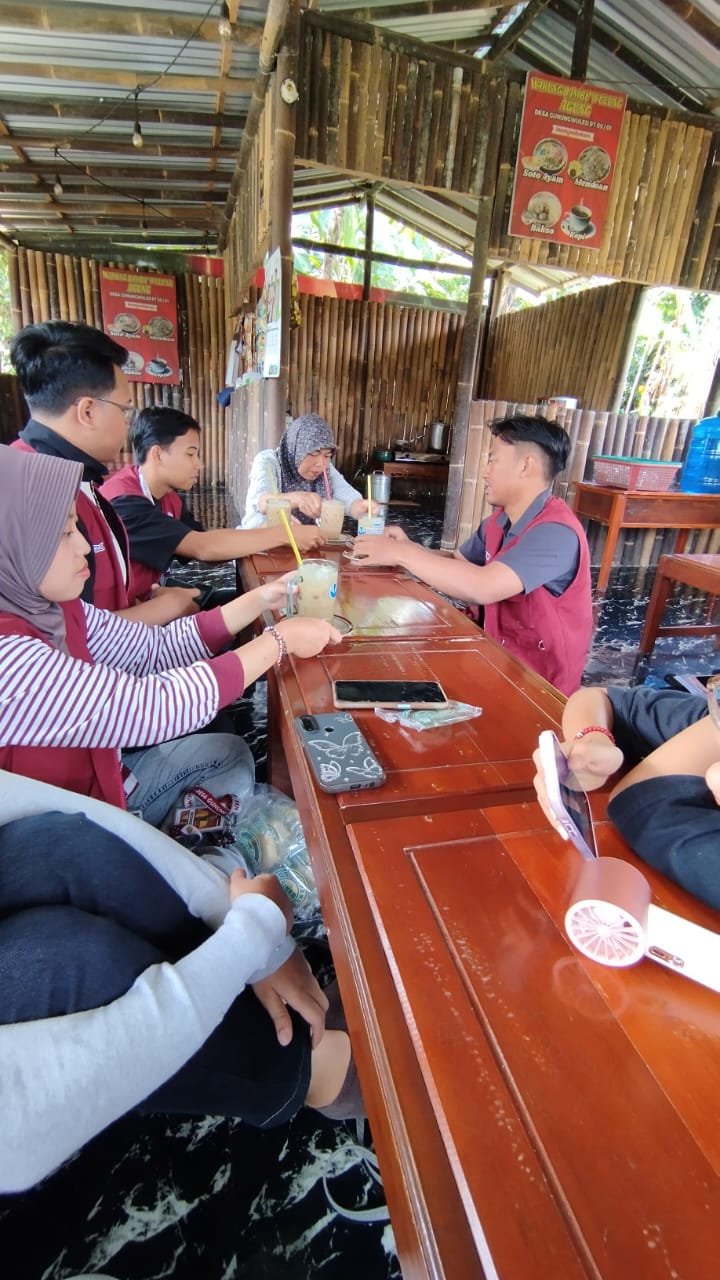 Pelaksanaan Proker Digitalisasi Marketing di Warung Bambu Wulung Agung