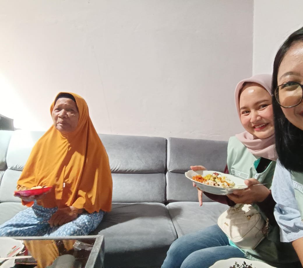 Mahasiswa KKN Desa Sumampir Periode Jan-Feb 2026 membantu bidang ekonomi dalam proker inventaris umkm desa sumampir.