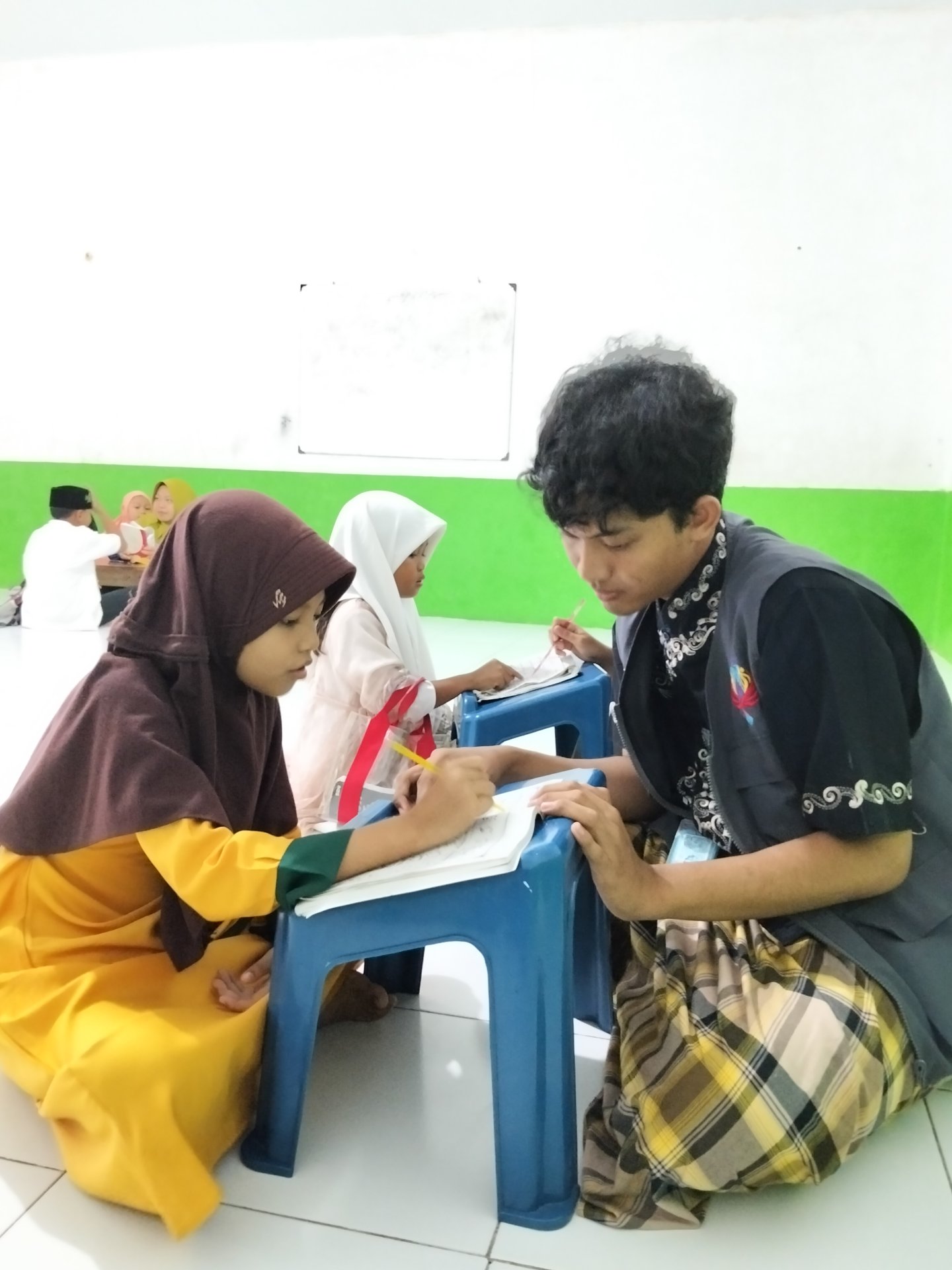 Pengajaran Al-Qur'an dan iqro di TPQ Karangbawang