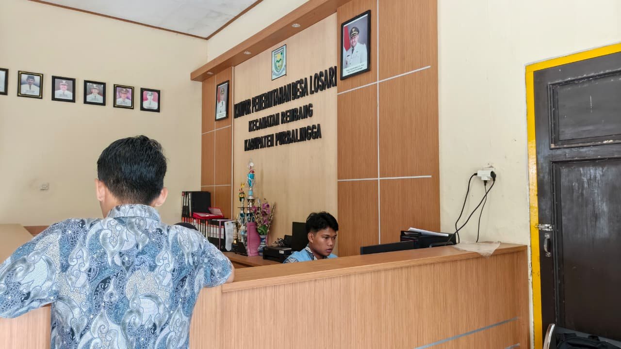 Piket Pelayanan Desa di Balai Desa