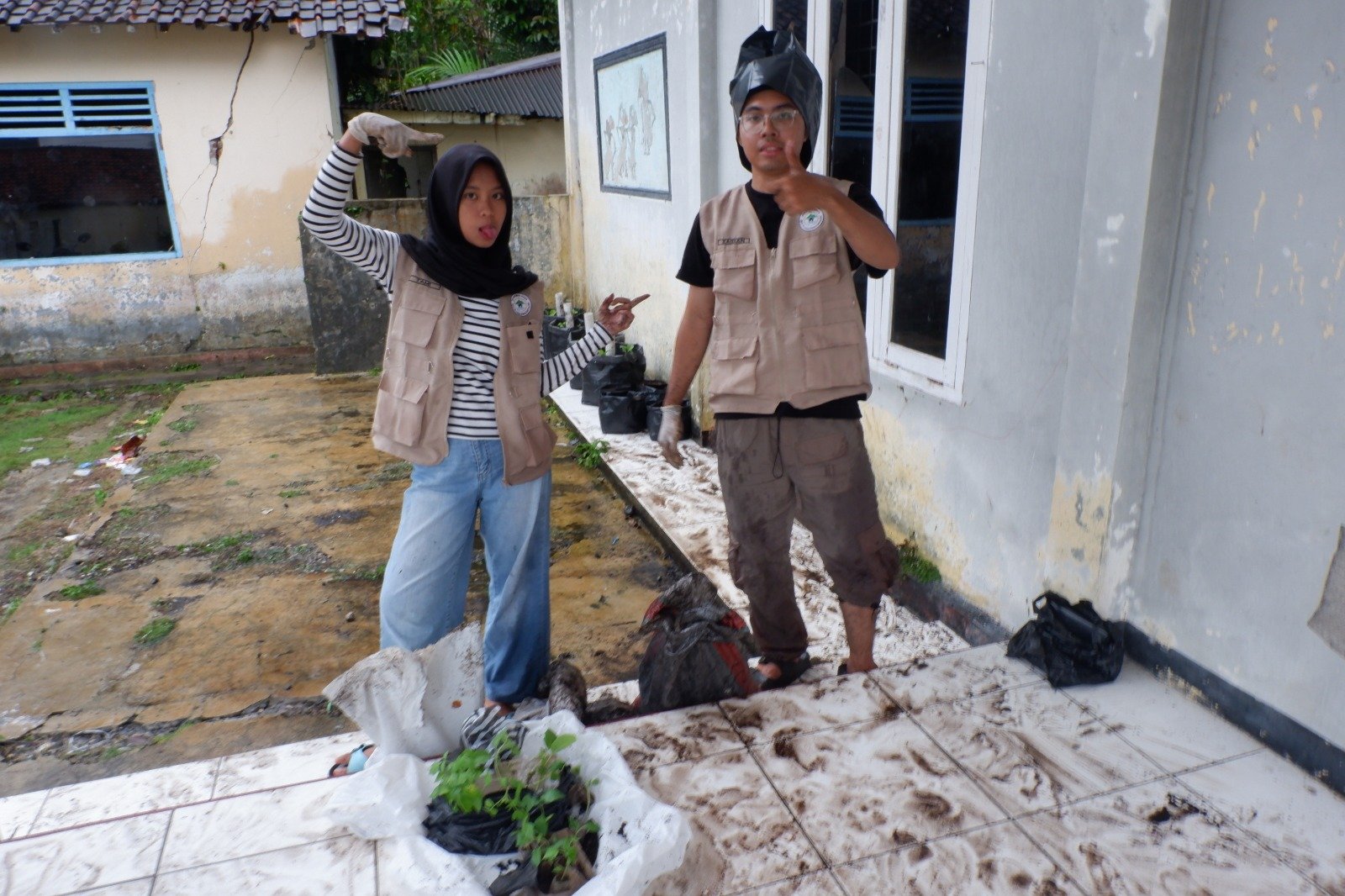 Hari 7 - Pembuatan Biopori dan Penanaman Bibit