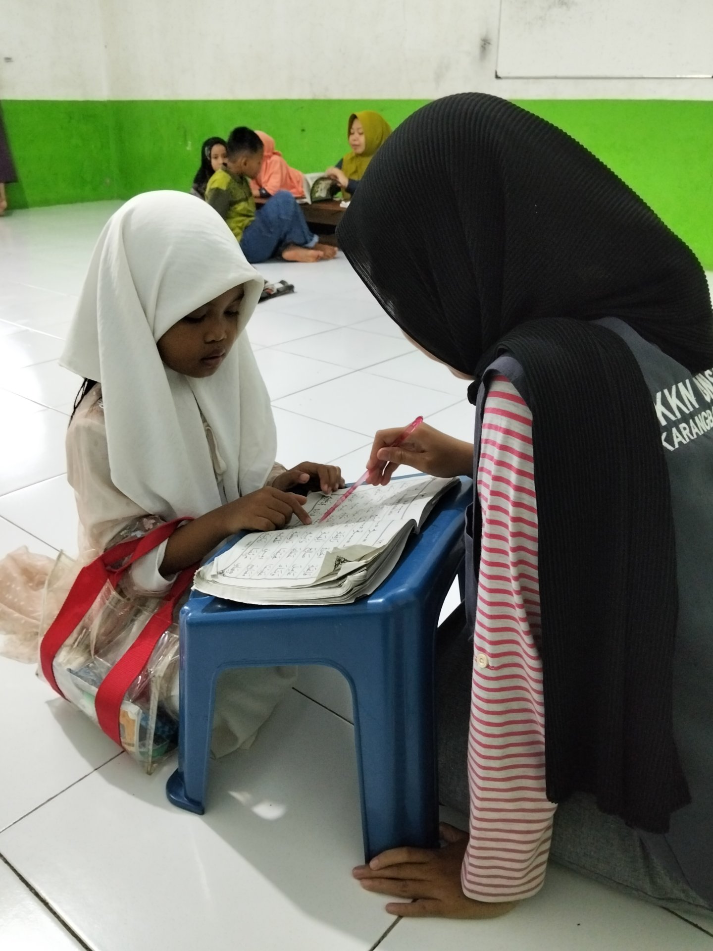 Pengajaran Al-Qur'an dan Iqro' di TPQ Karangbawang