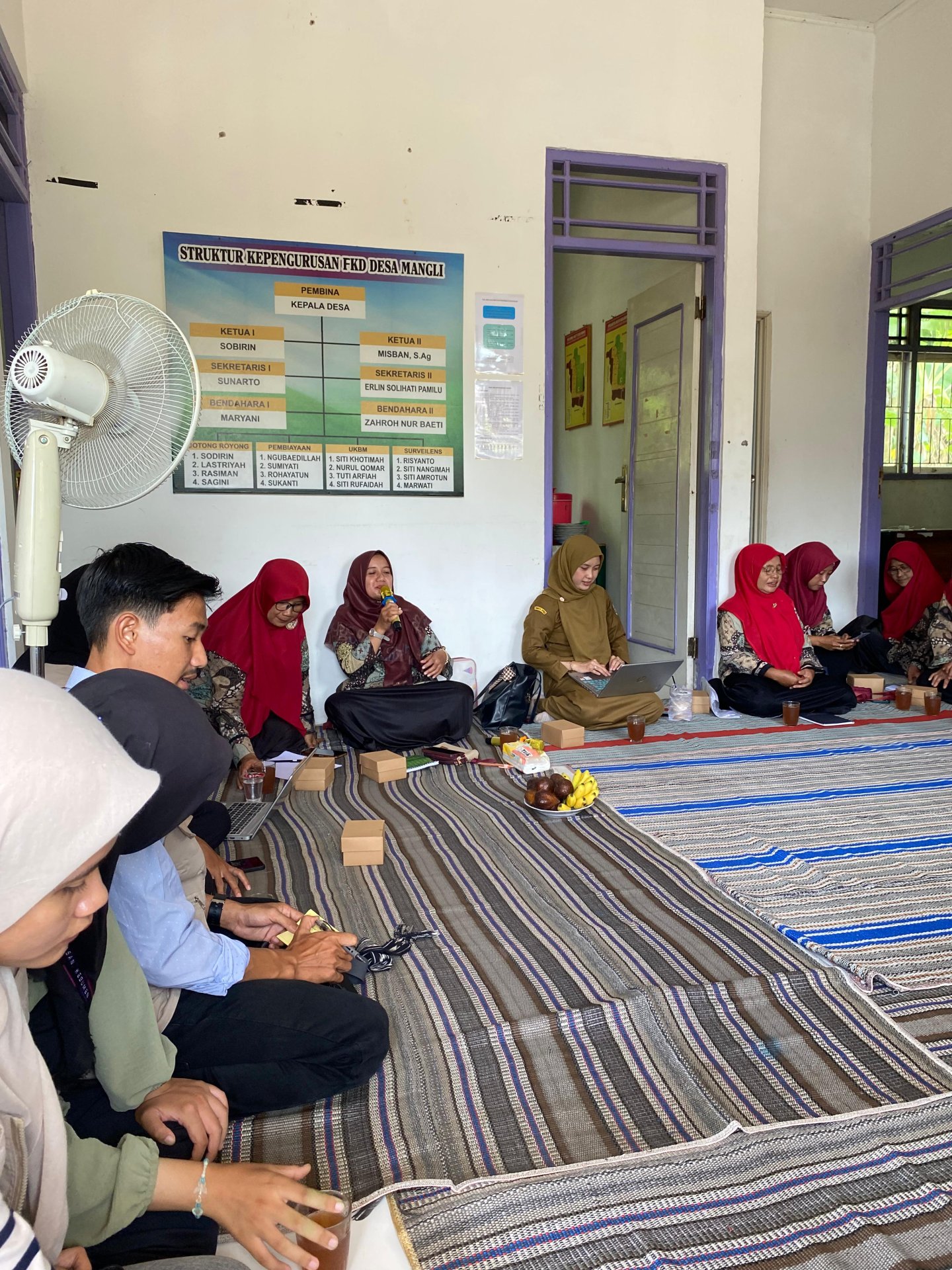 Sosialisasi dan Praktek Intensifikasi Lahan Pekarangan: Swasembada Pangan untuk Keluarga