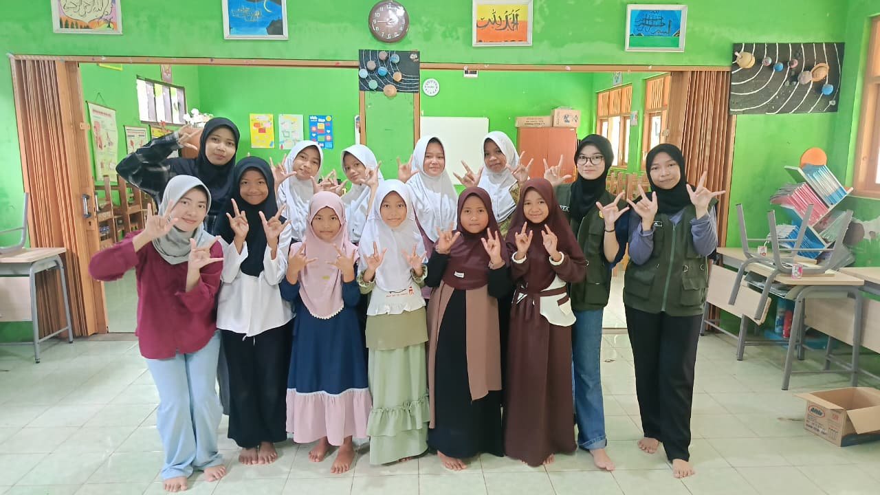 Hari 7.8  (Sinergi Kegiatan Mahasiswa Bersama Instansi Pendidikan dan Masyarakat Desa Kemranggon)