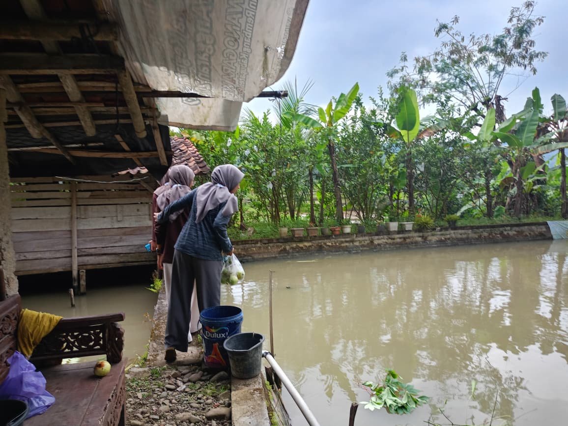 Kunjungan ke Kebun Jambu Kristal dan Kolam Warga