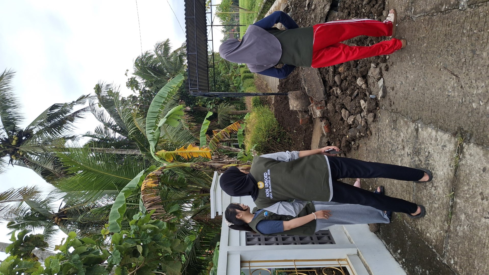 Mengikuti Kegiatan Kerja Bakti Membersihkan Gorong-Gorong