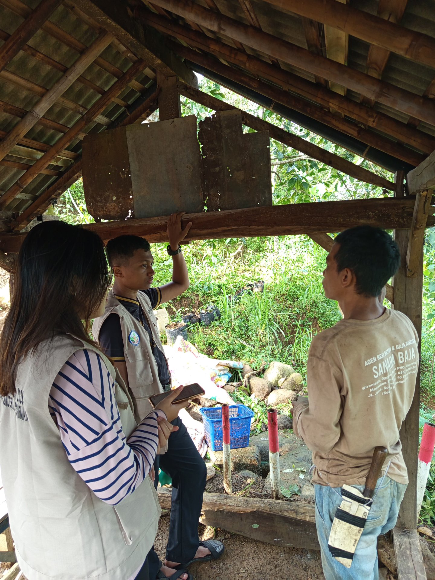 Sharing dan Koordinasi dengan UMKM dan Bidan Desa Mendelem dan Persiapan Alat dan Bahan Program Kerja