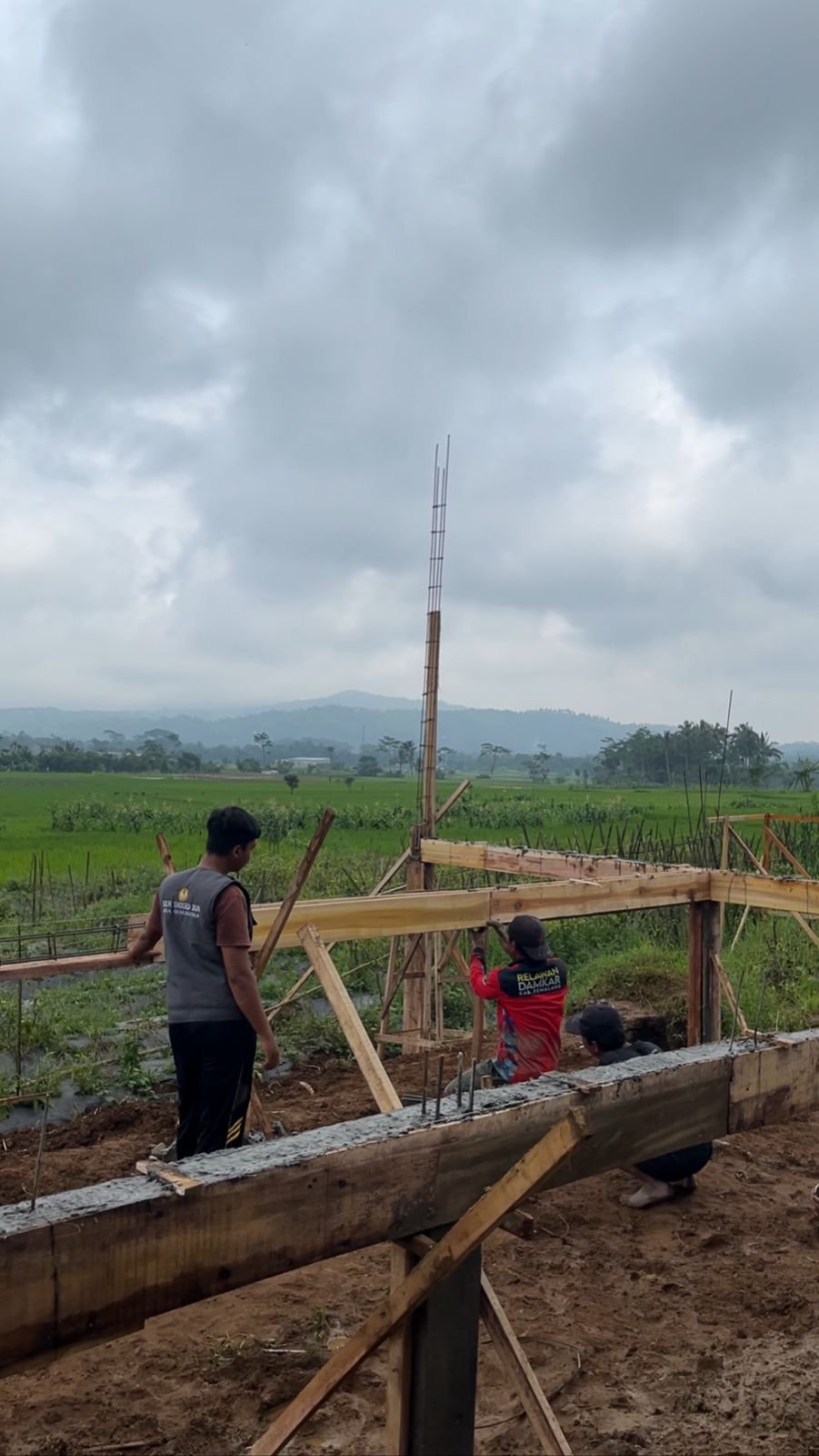 Kunjungan Pembuatan Kandang Kambing Desa Gunungtiga