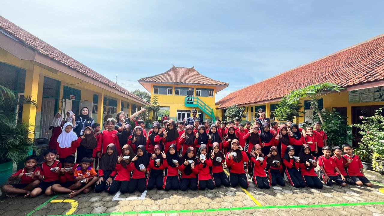 KKN Hari 7, sosialisasi phbs, microgreen, umkm, piket kantor desa