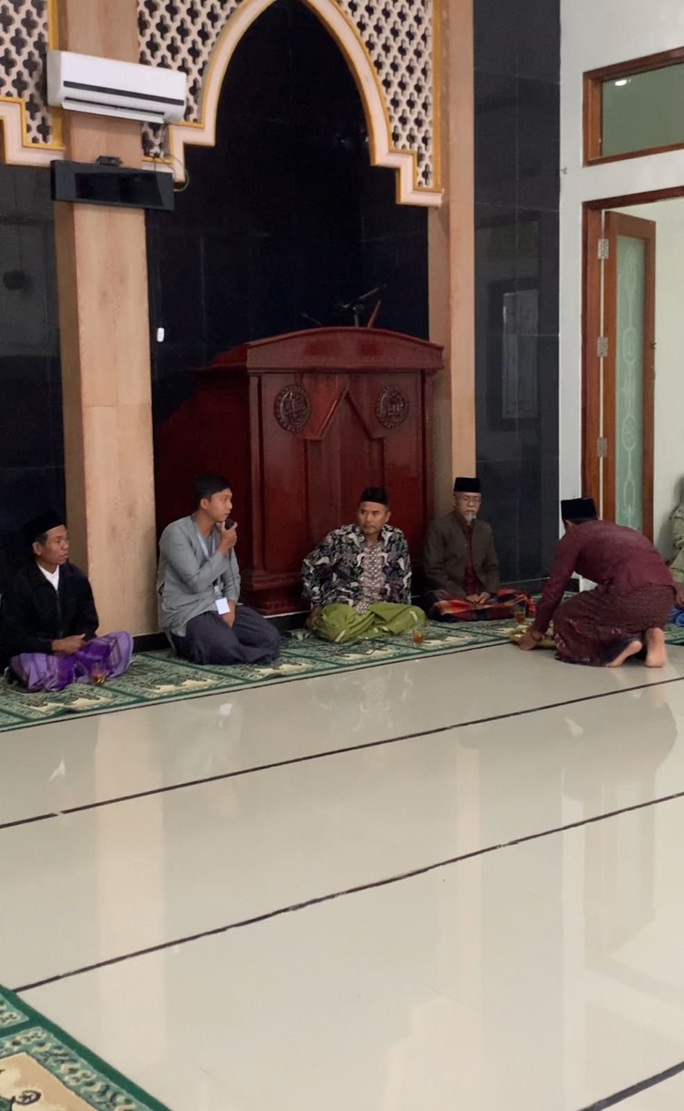 mengikuti pengajian rajaban