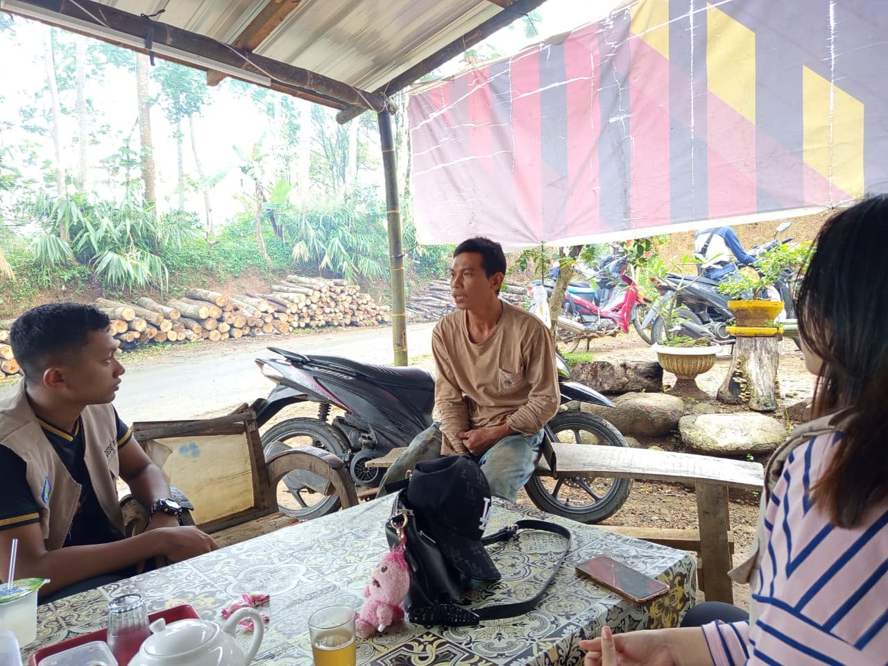 Digital Branding untuk UMKM dan berkunjung ke ketua RT