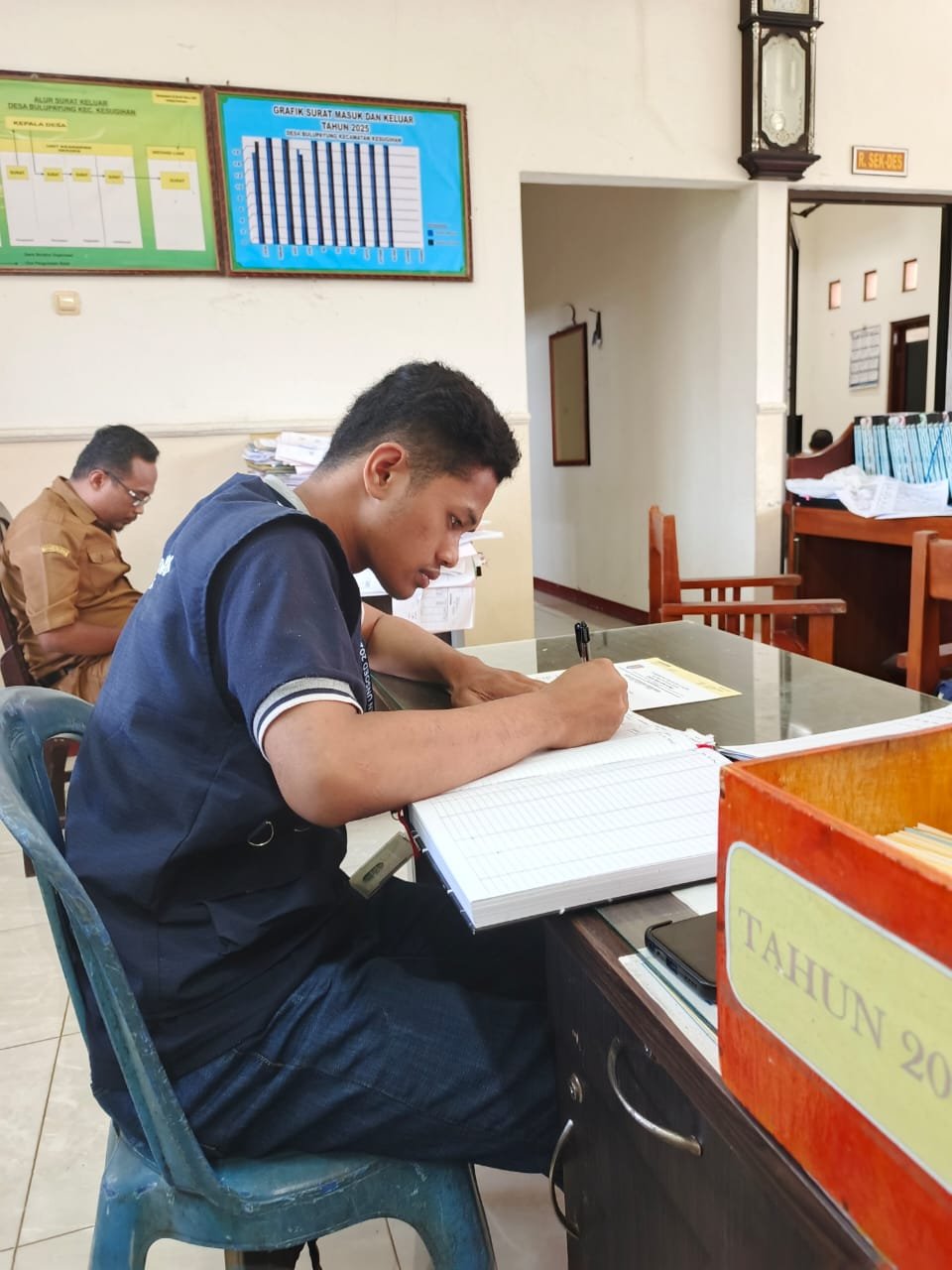 Apel dan piket balai desa