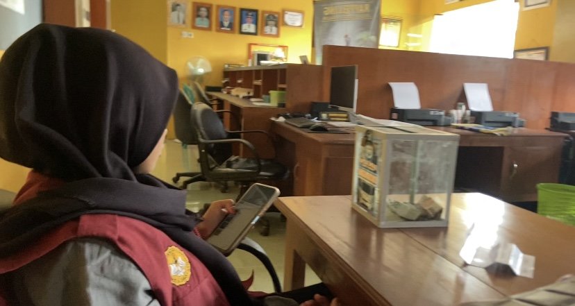 Piket Harian Di Balai Desa Tanalum