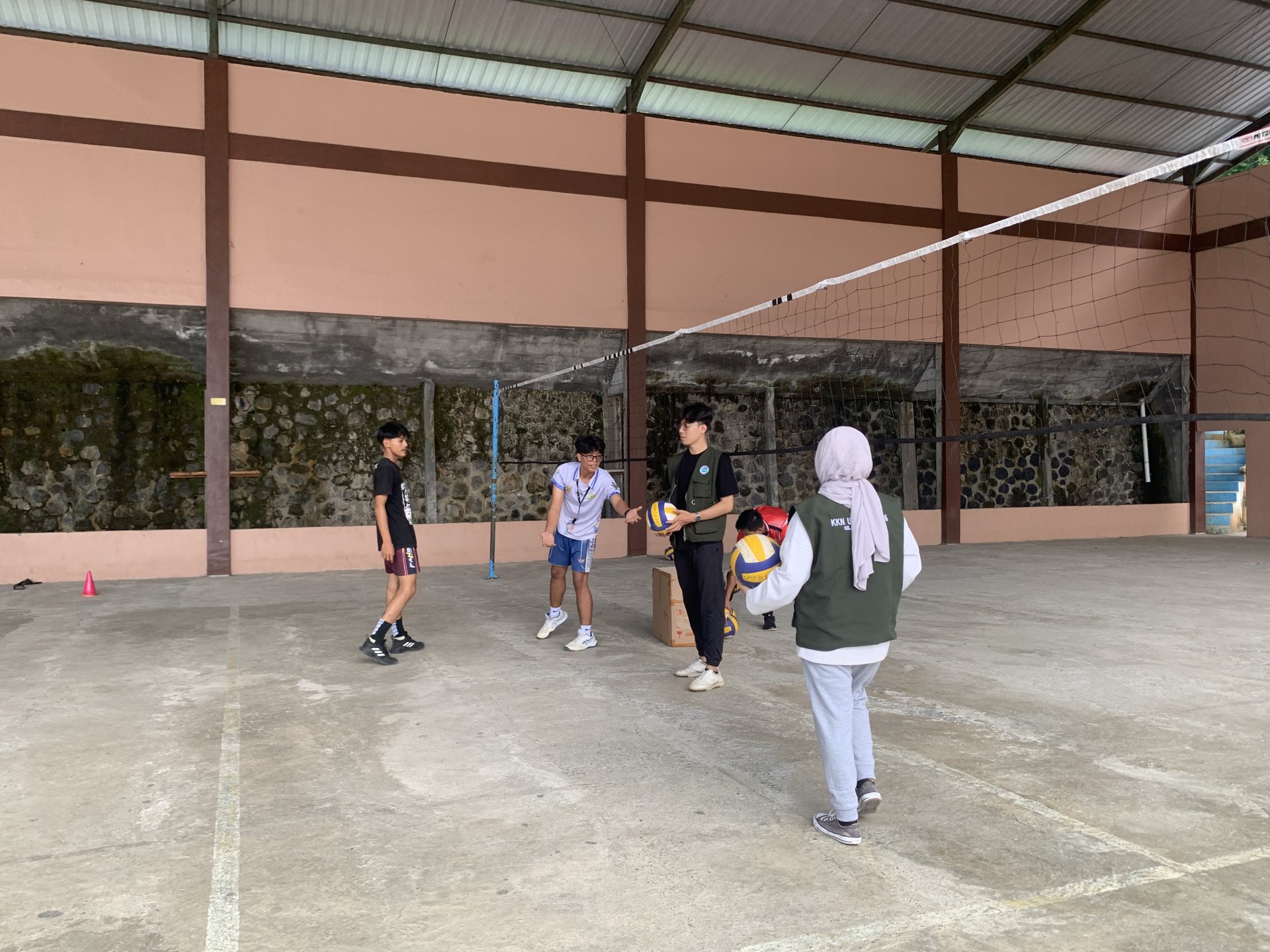 Pendampingan Program Kerja Divisi Pendidikan: "Volley Fun" pada Kegiatan Ekstrakurikuler SMP N 1 Wadaslintang.