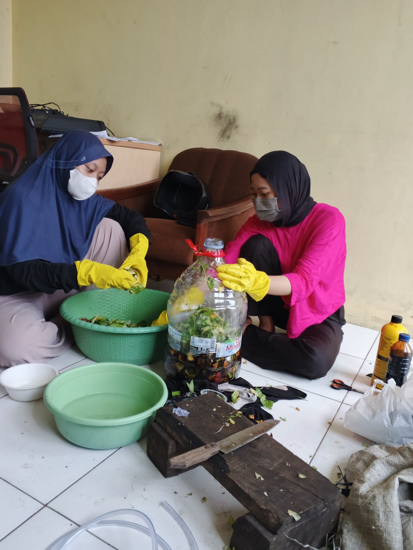 KKN hari ke 7 Pembuatan pupu POC