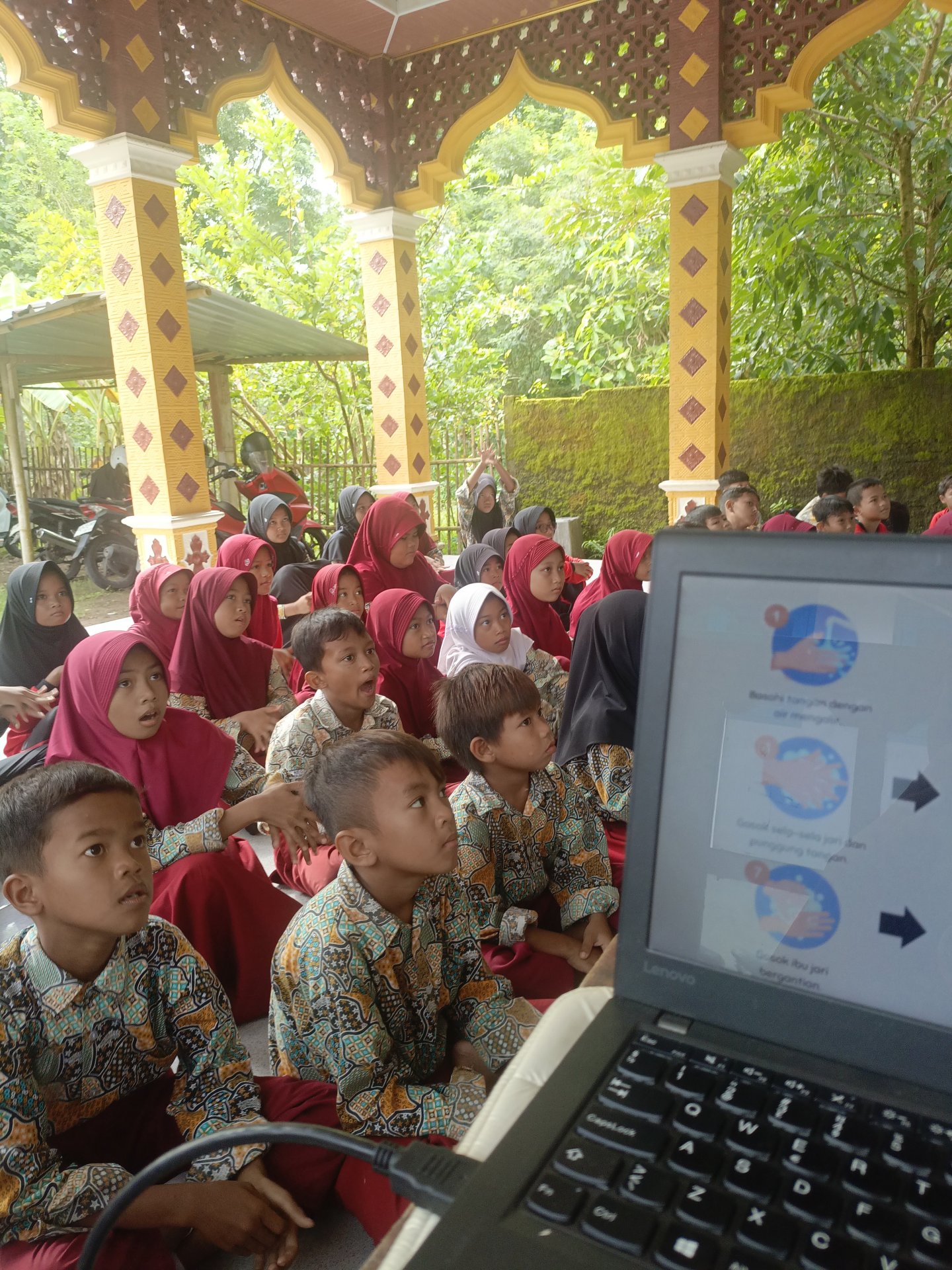 Edukasi Pola Hidup Bersih dan Sehat (PHBS) melalui Metode Aktivitas Fisik dan Permainan Interaktif di SD 01 Sawangan