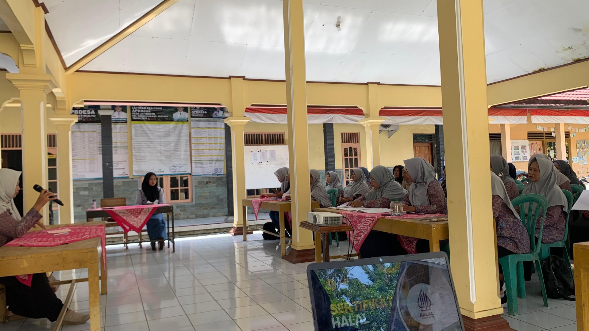 sosialisasi sertifikasi hslal dan workshop pembuatan bros dengan ibu ibu pkk