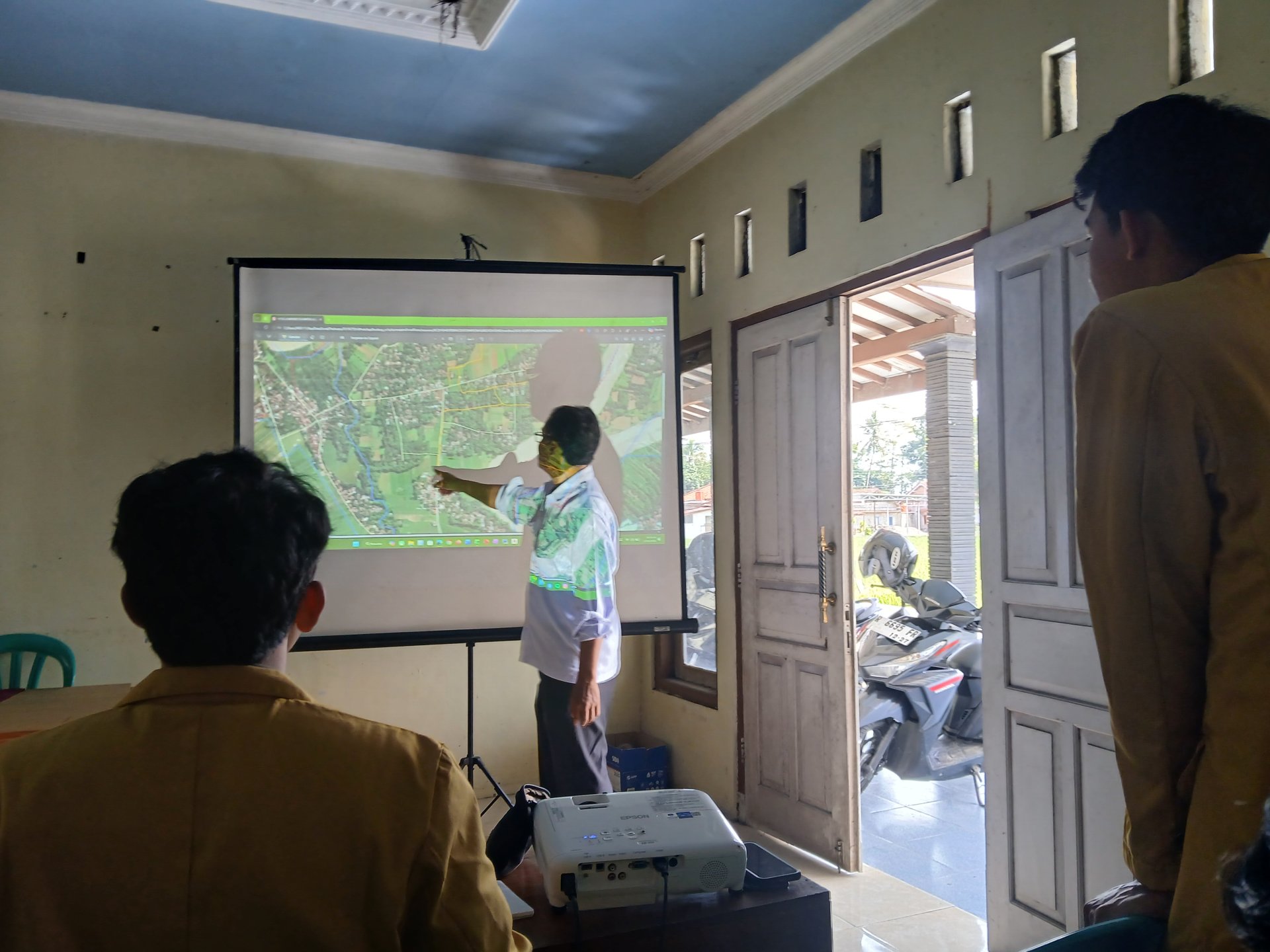 Day 8: Presentasi, FGD, dan Koordinasi