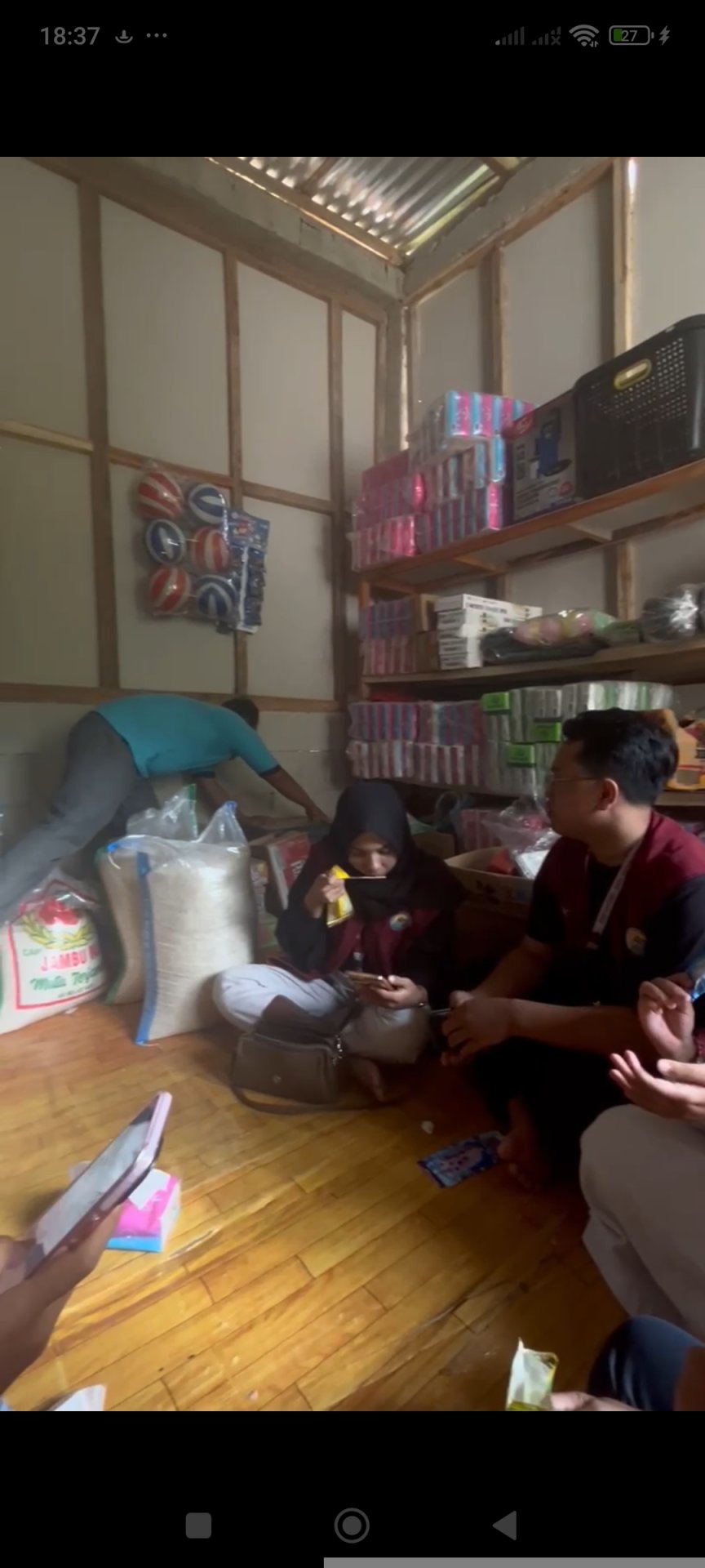 Pendampingan pembuatan qris UMKM Toko Gilang