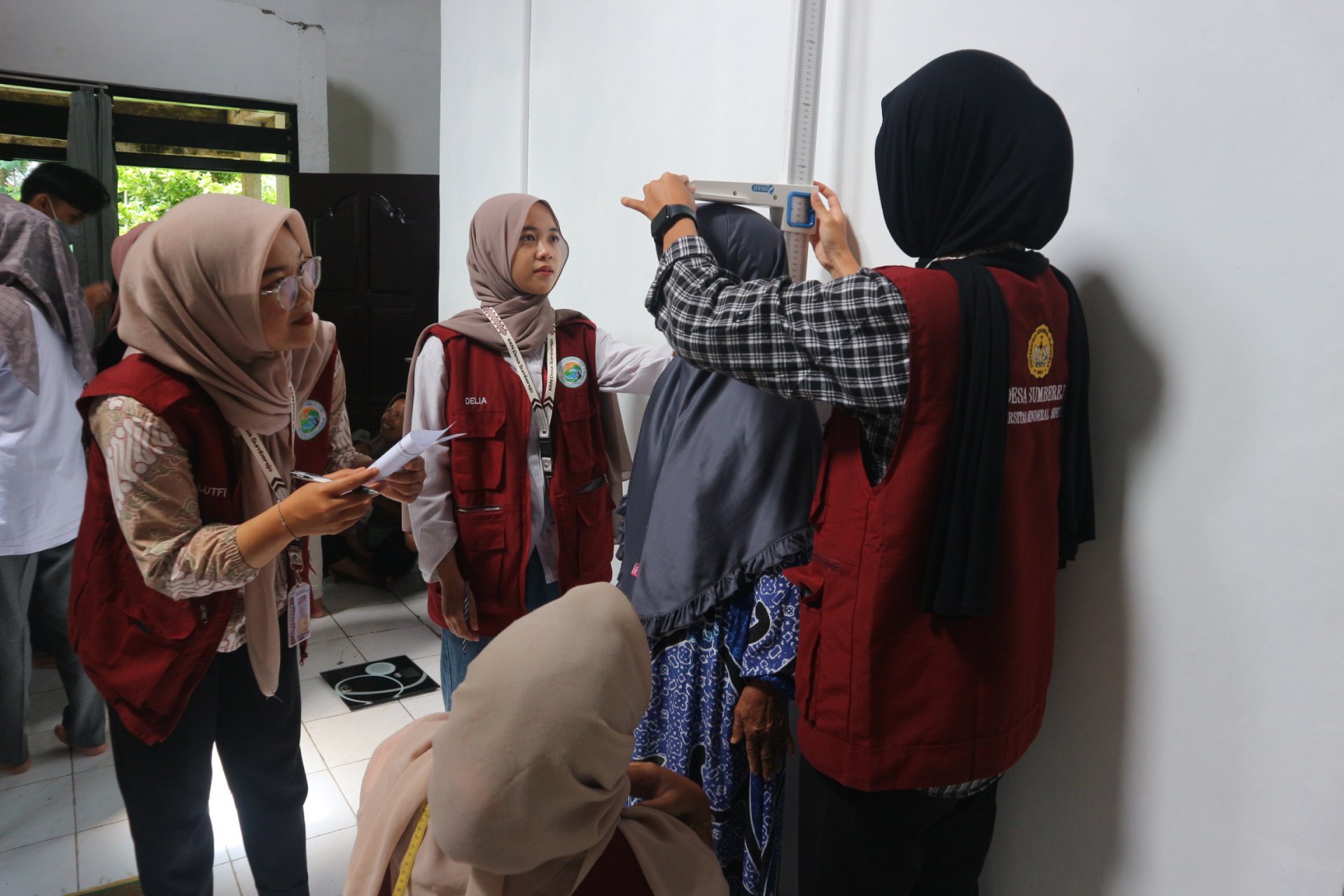 MELAKSANAKAN PROKER POSYANDU