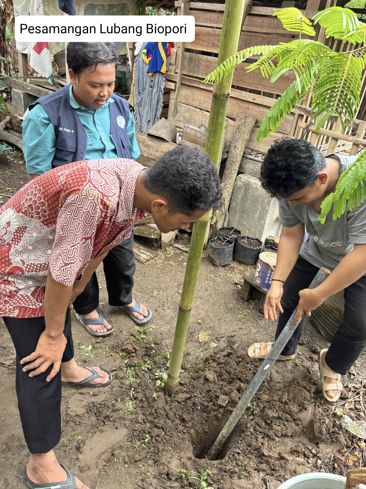 Posyandu Lansia  dan Pemasangan Lubang Serapan Biopori