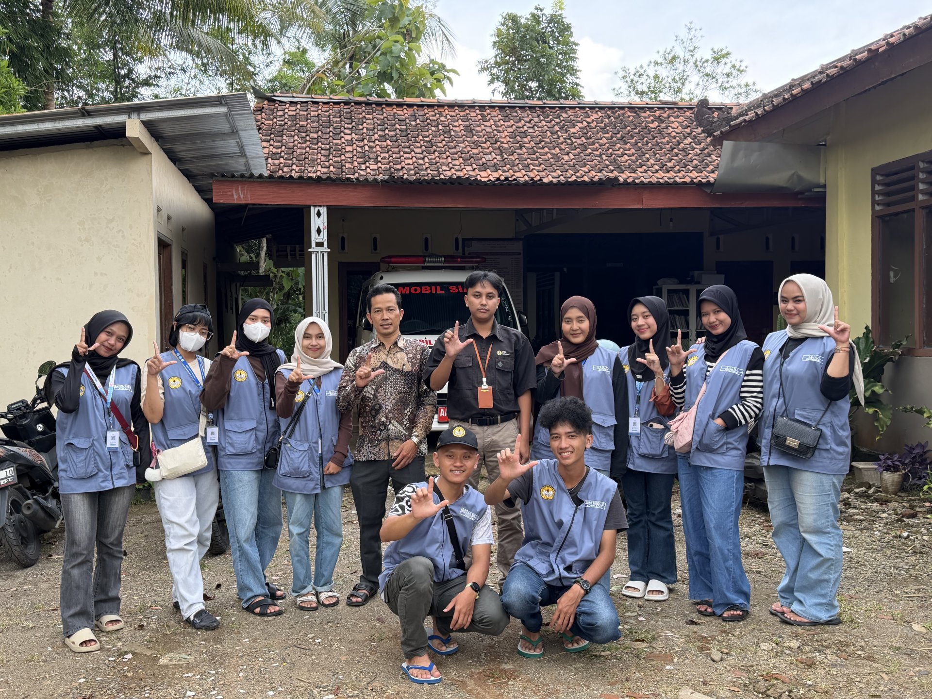 Kunjungan DPL dan Pemasangan Banner Struktur Kelompok
