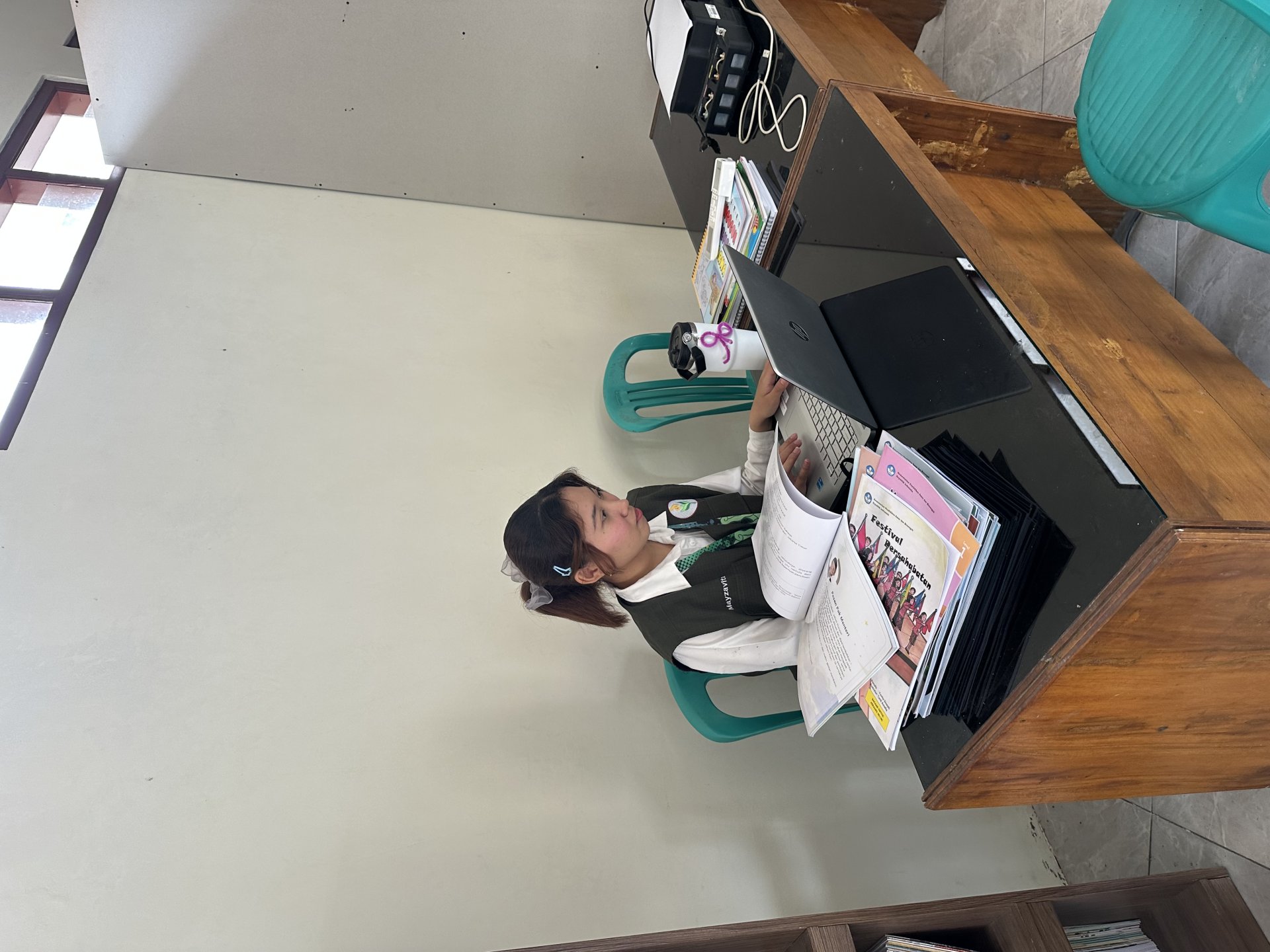 Piket desa bagian perpus